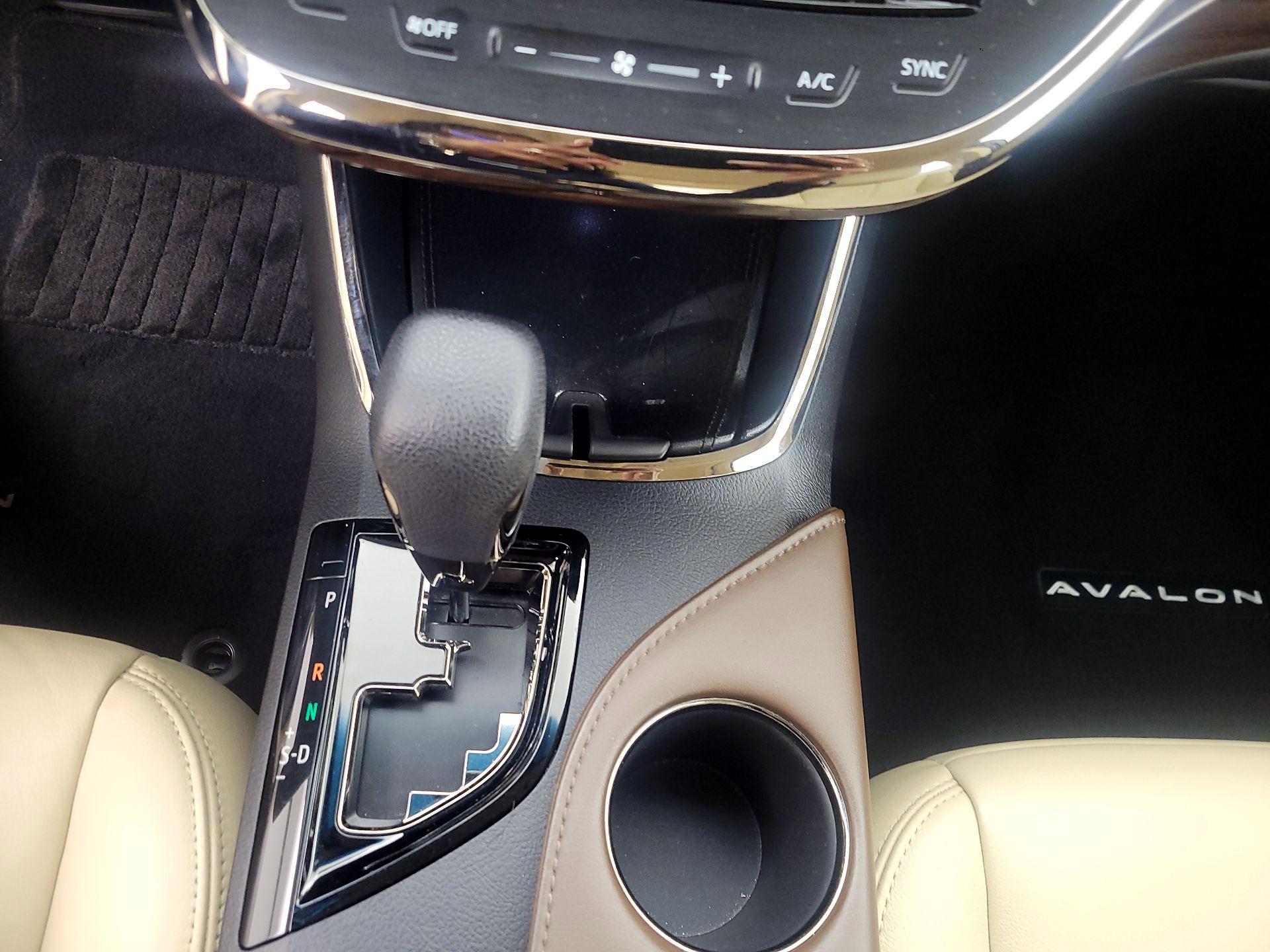 Thumbnail: 2013 Toyota Avalon - 17