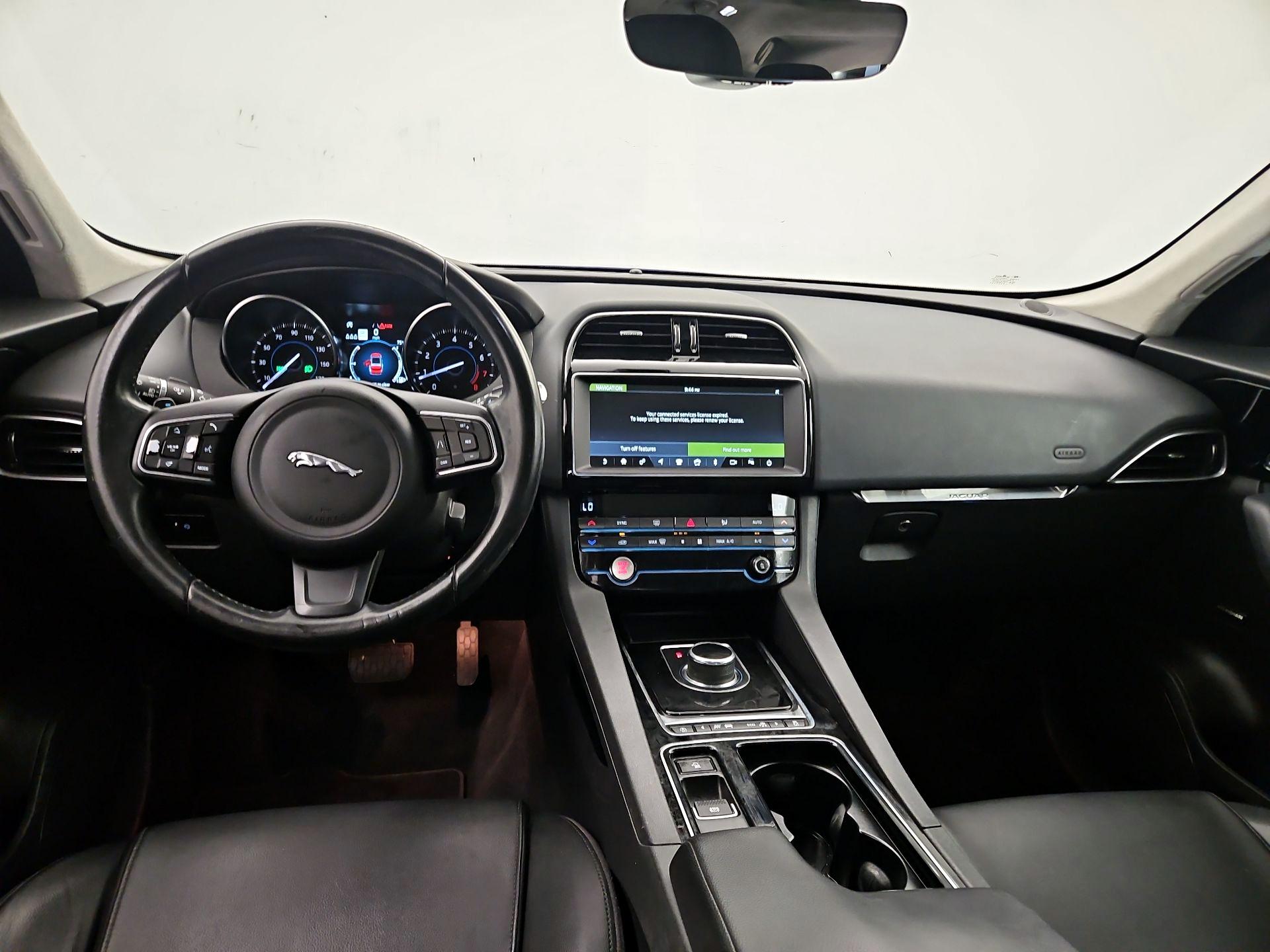 Thumbnail: 2020 Jaguar F-Pace - 9