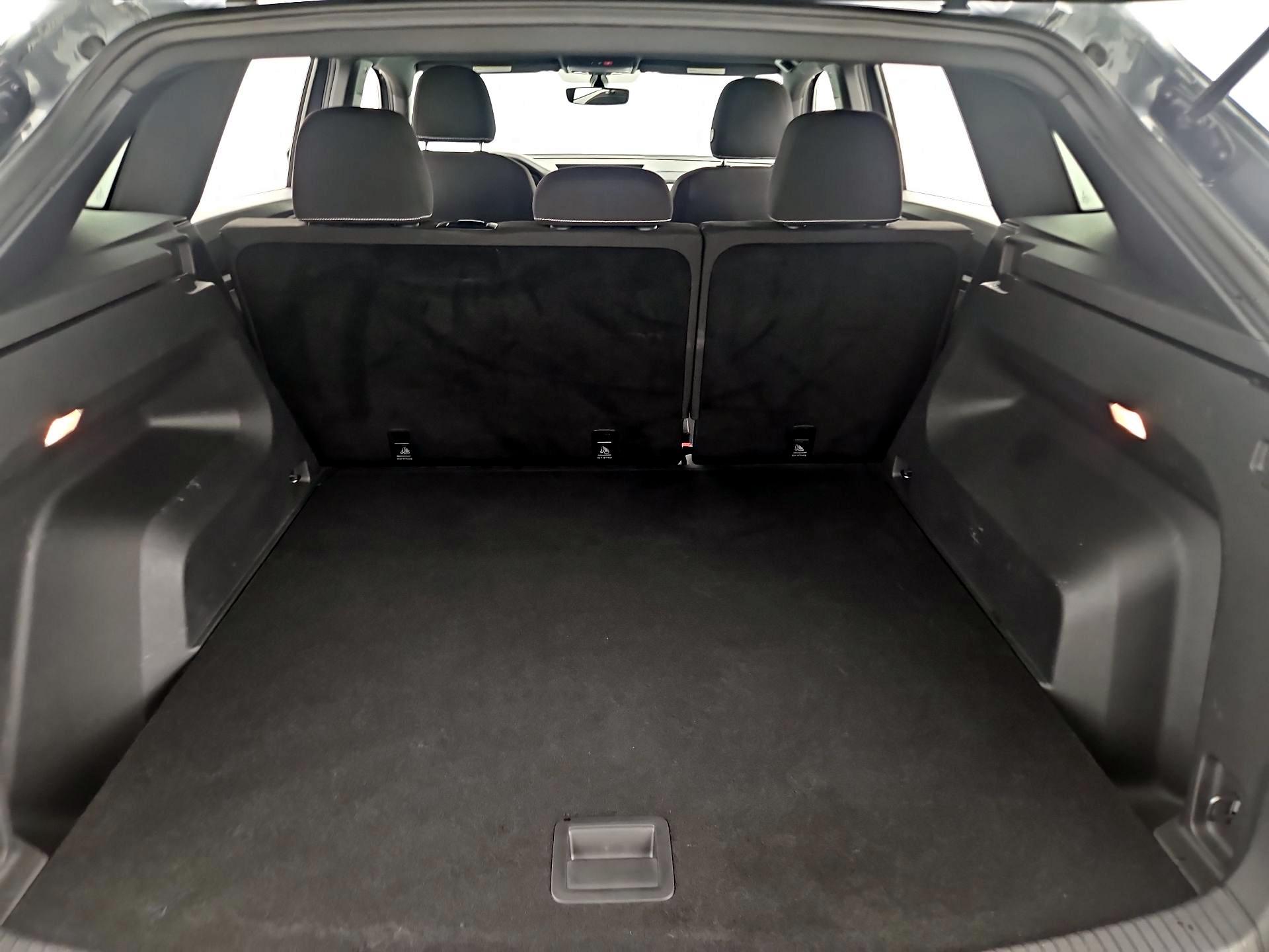 Thumbnail: 2021 Volkswagen Atlas - 20