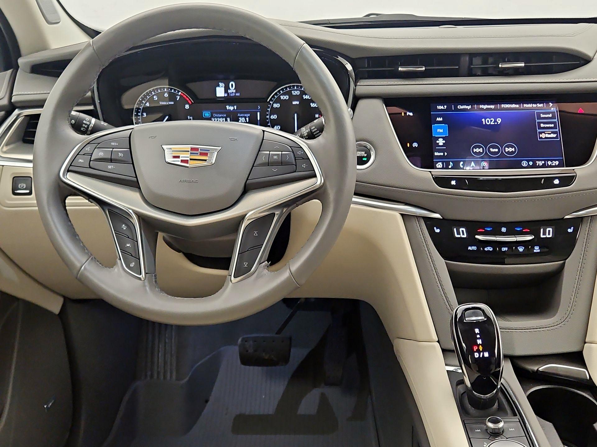 Thumbnail: 2023 Cadillac XT5 - 10