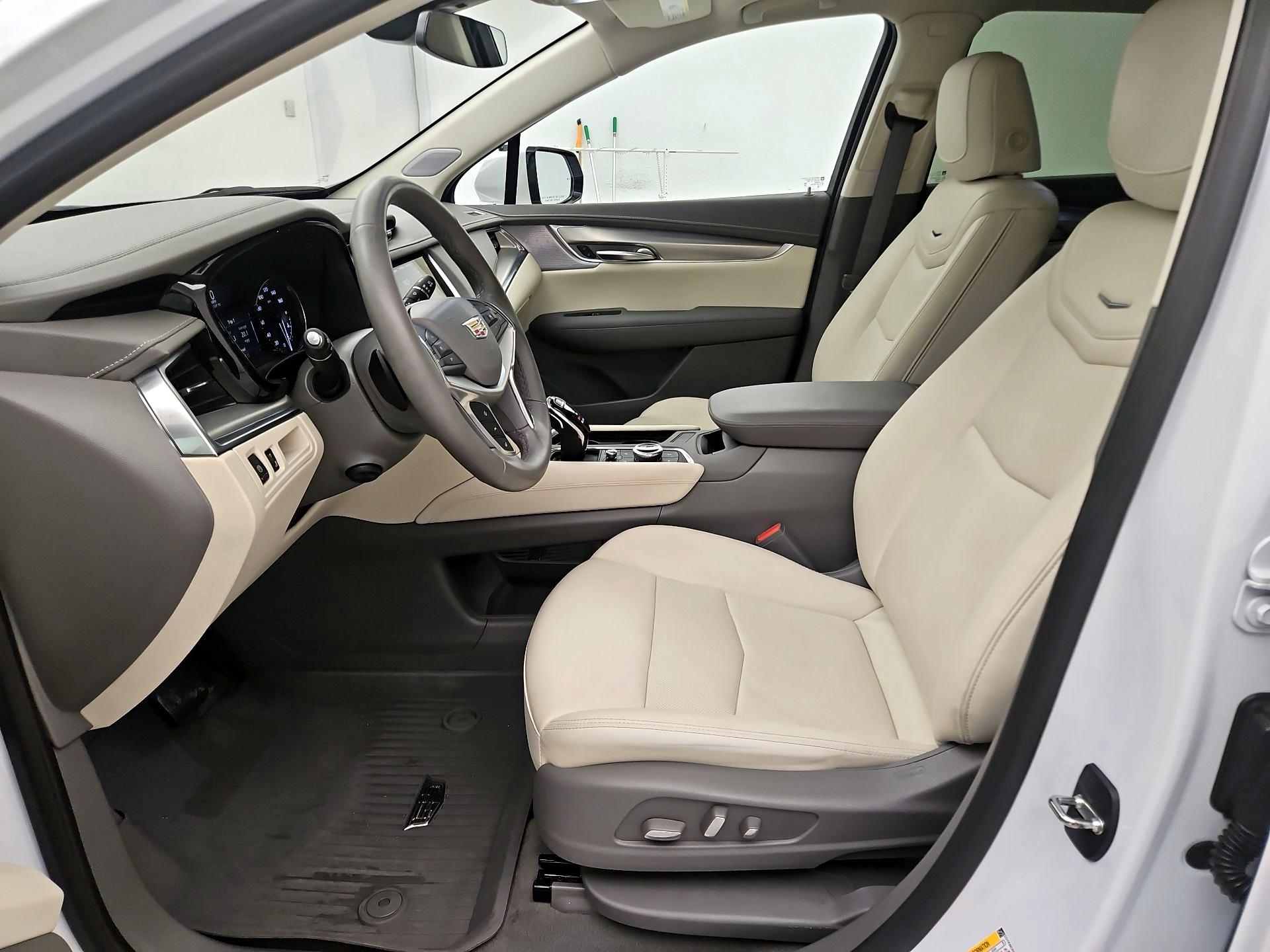 Thumbnail: 2023 Cadillac XT5 - 11