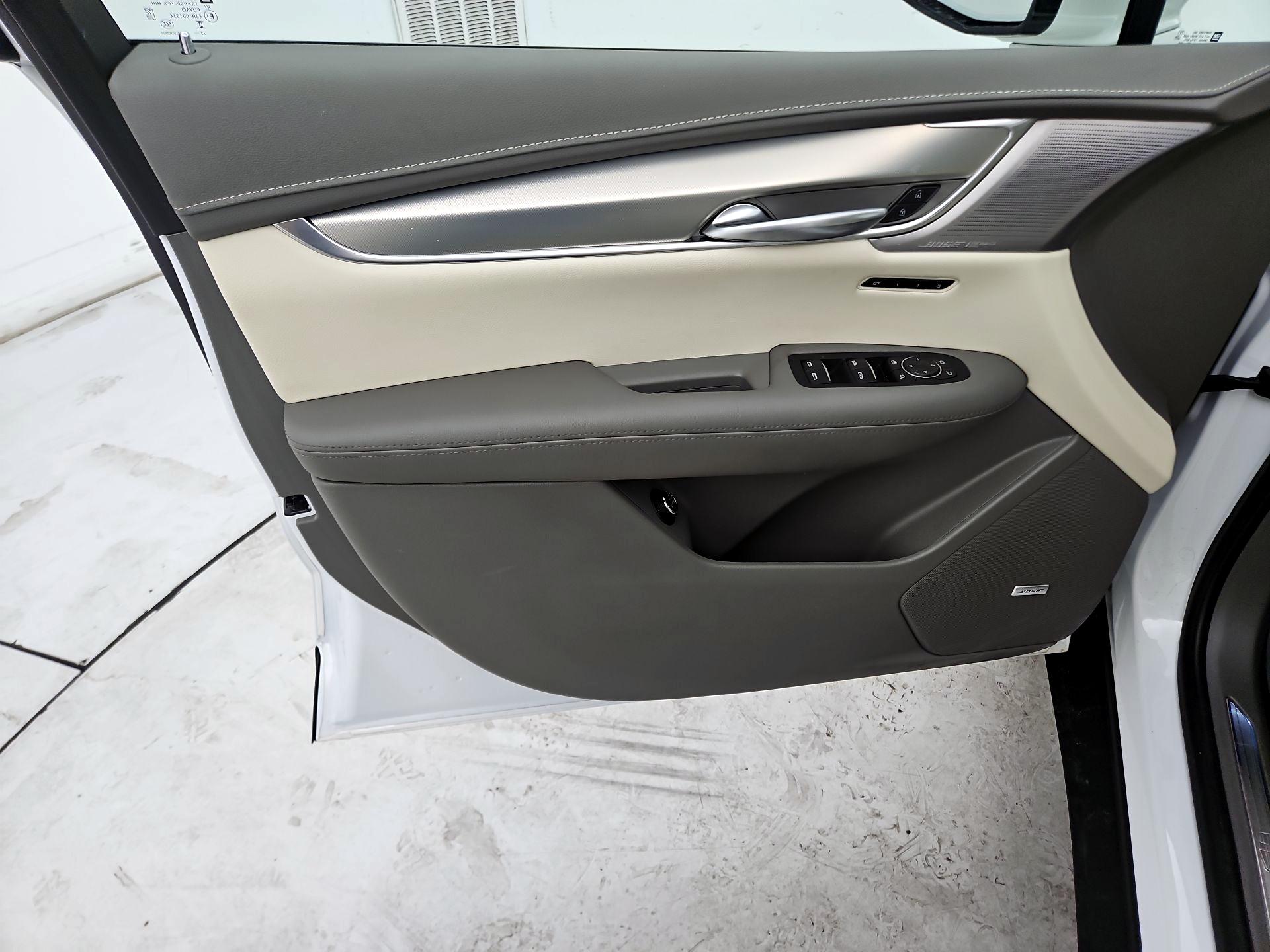 Thumbnail: 2023 Cadillac XT5 - 12