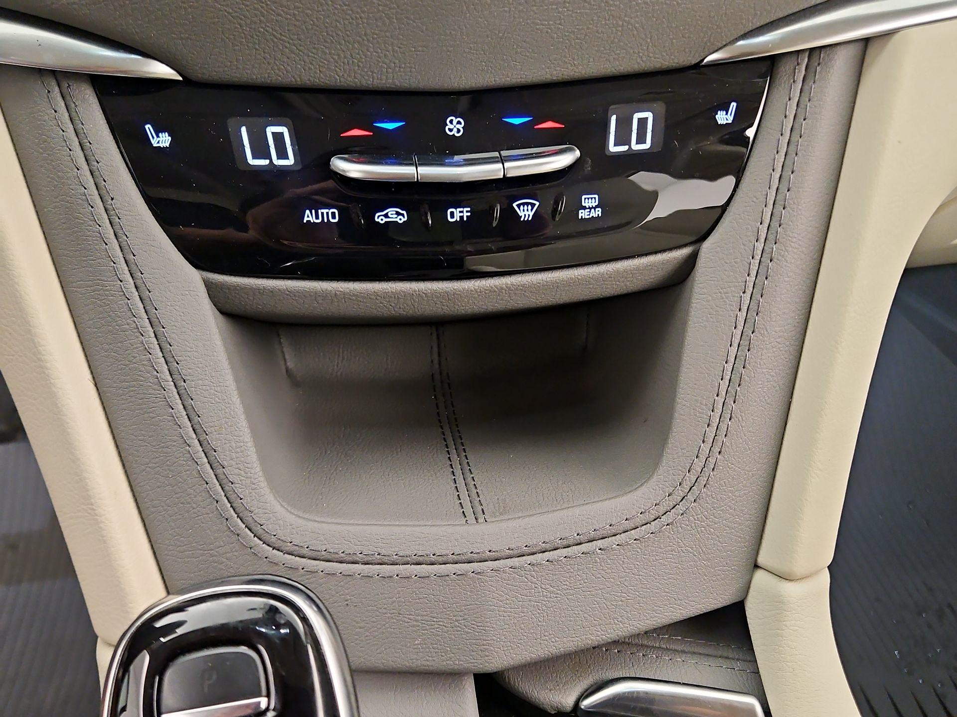 Thumbnail: 2023 Cadillac XT5 - 16