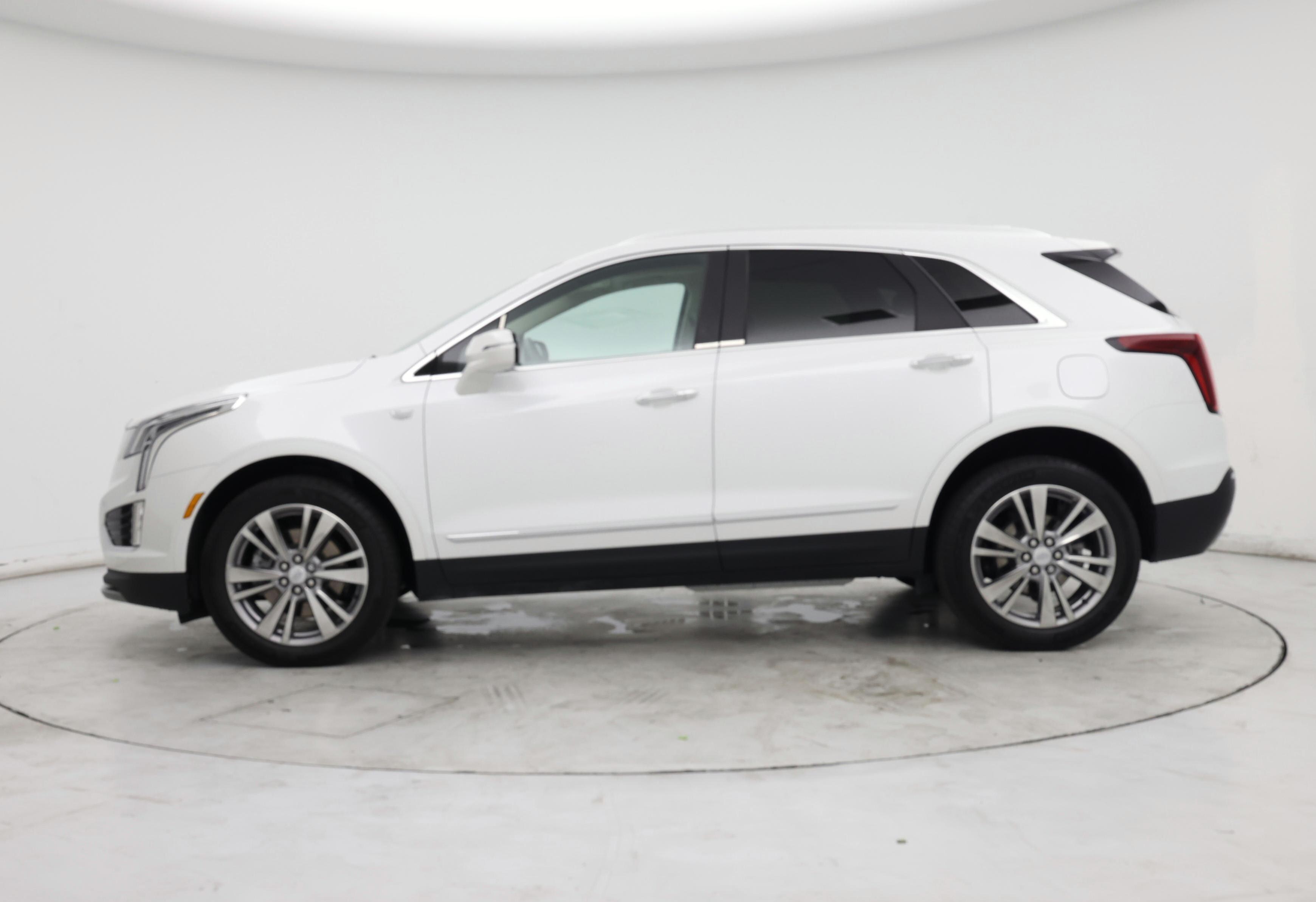 Thumbnail: 2023 Cadillac XT5 - 3