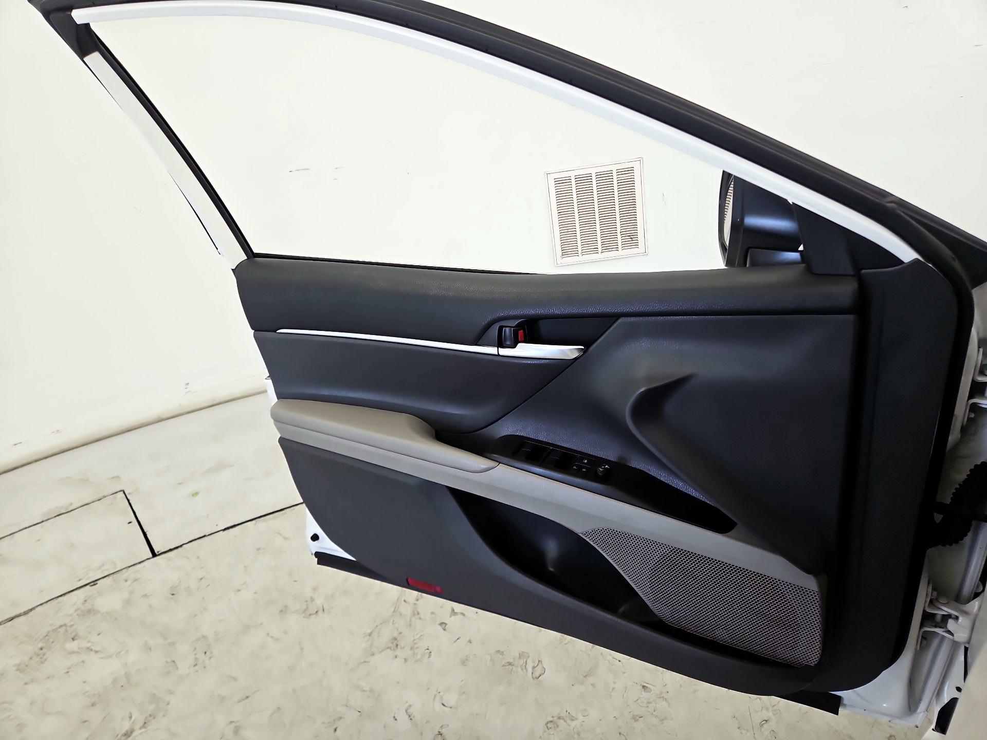 Thumbnail: 2022 Toyota Camry - 12