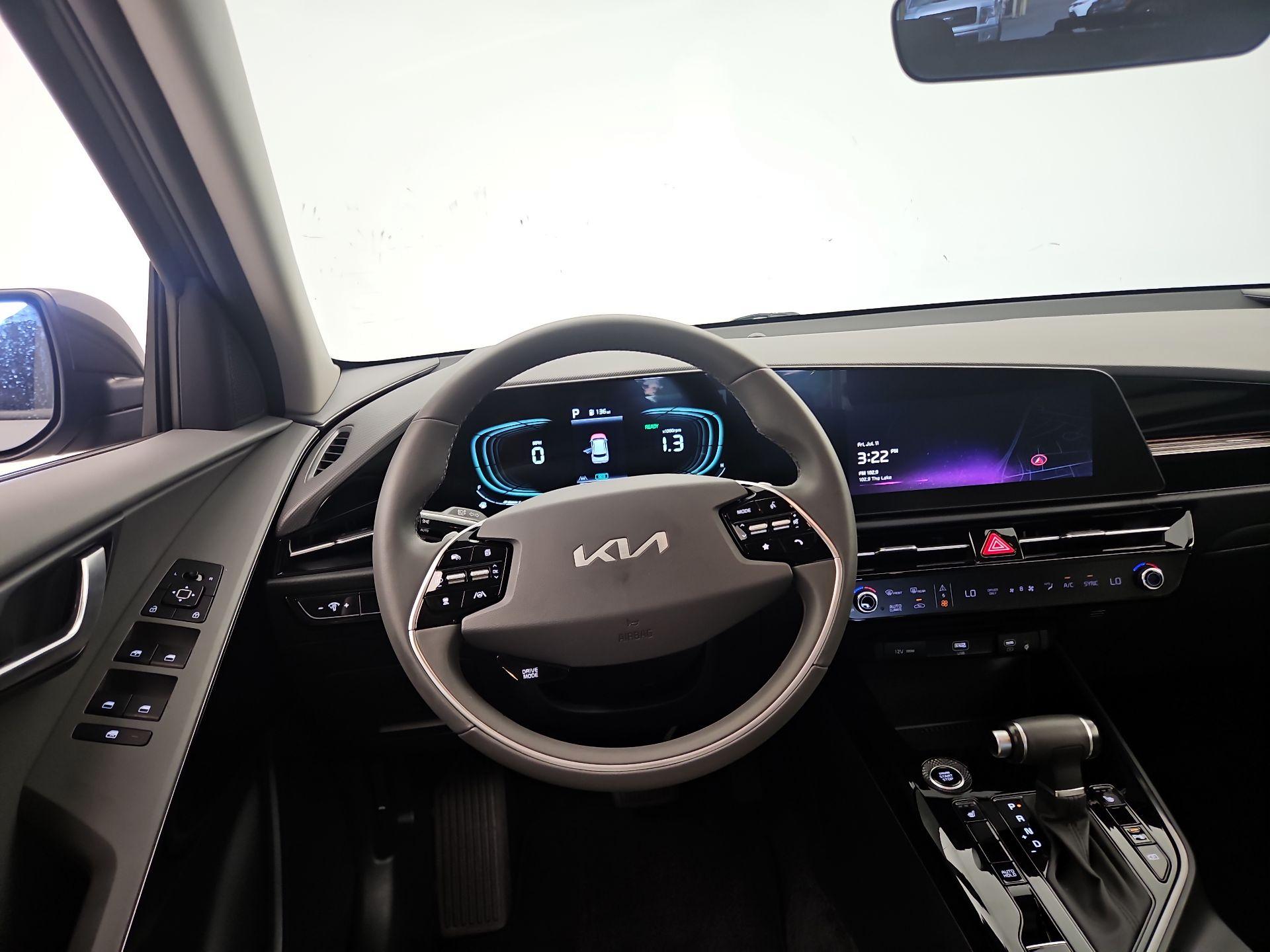 Thumbnail: 2023 Kia Niro - 10