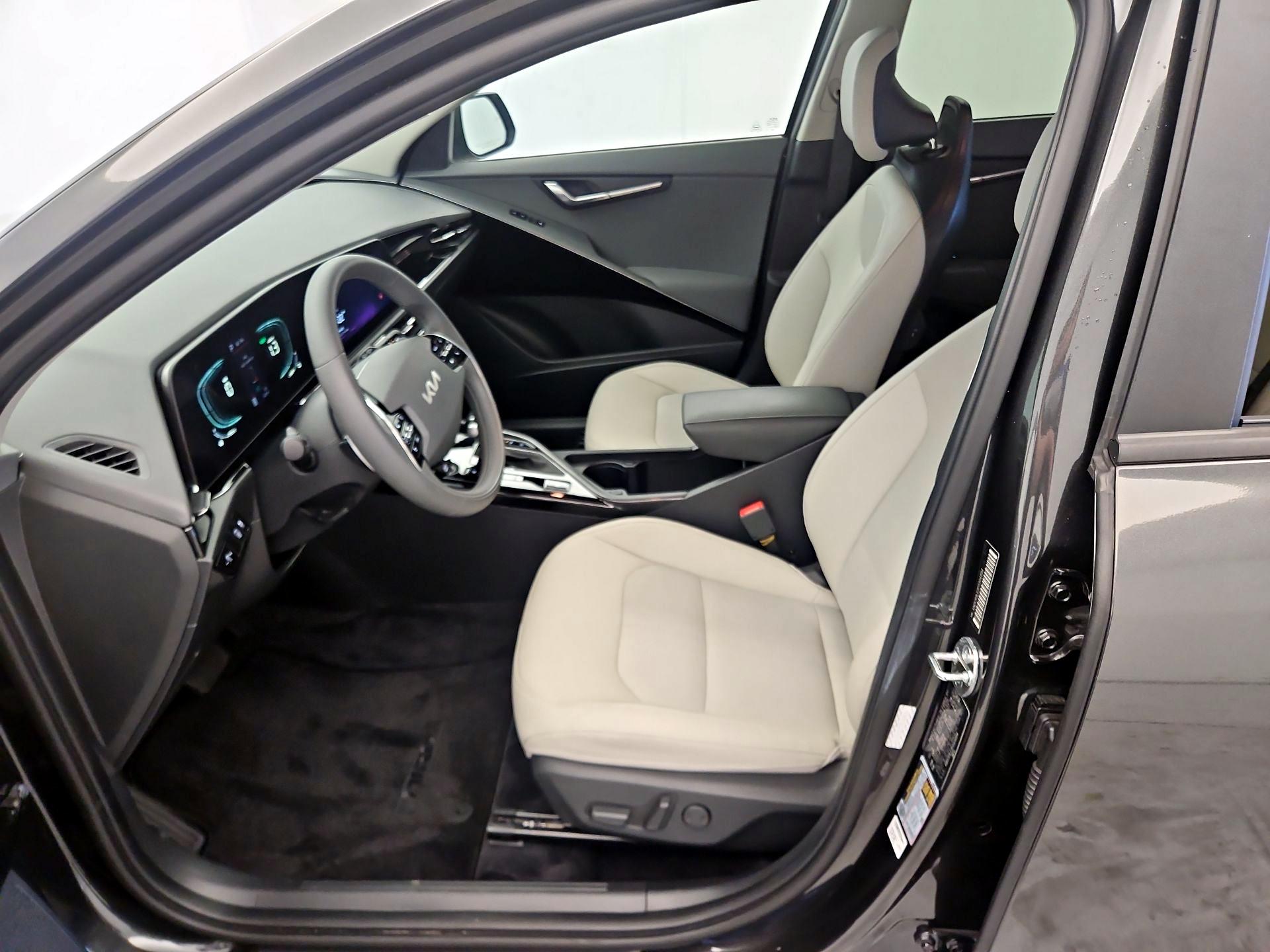 Thumbnail: 2023 Kia Niro - 11