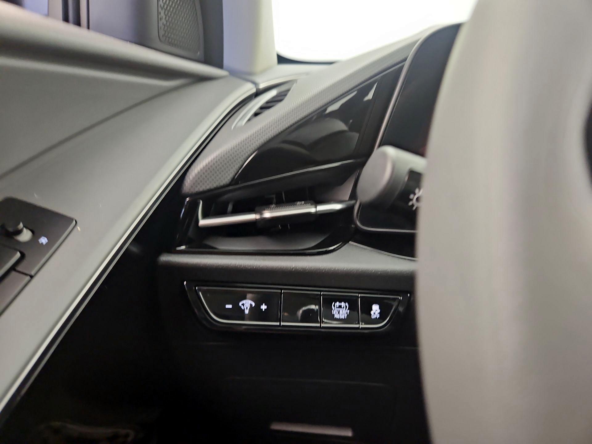 Thumbnail: 2023 Kia Niro - 13