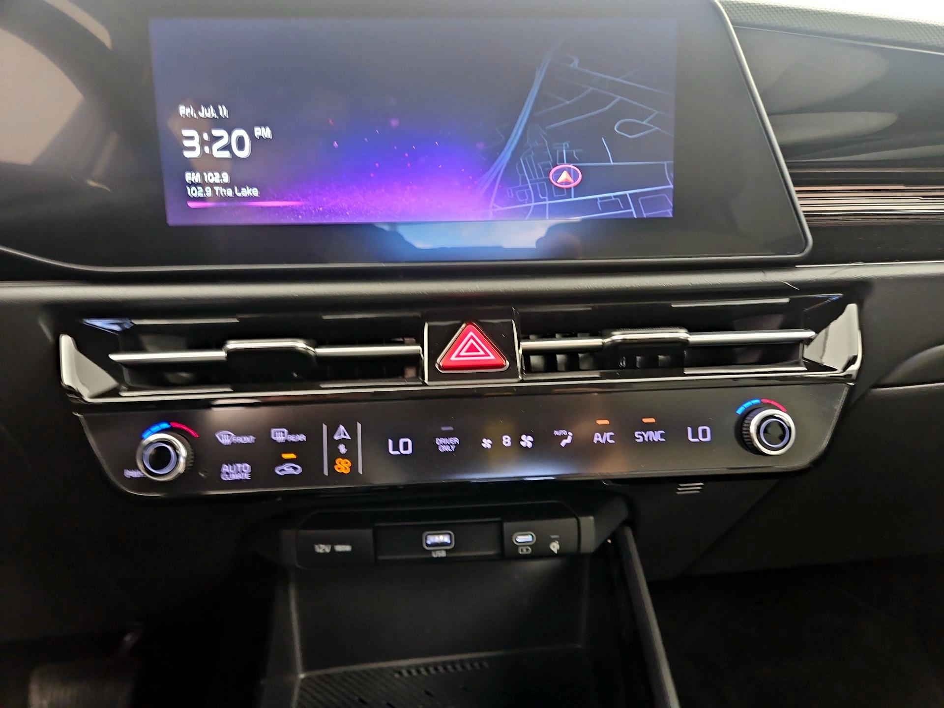 Thumbnail: 2023 Kia Niro - 17
