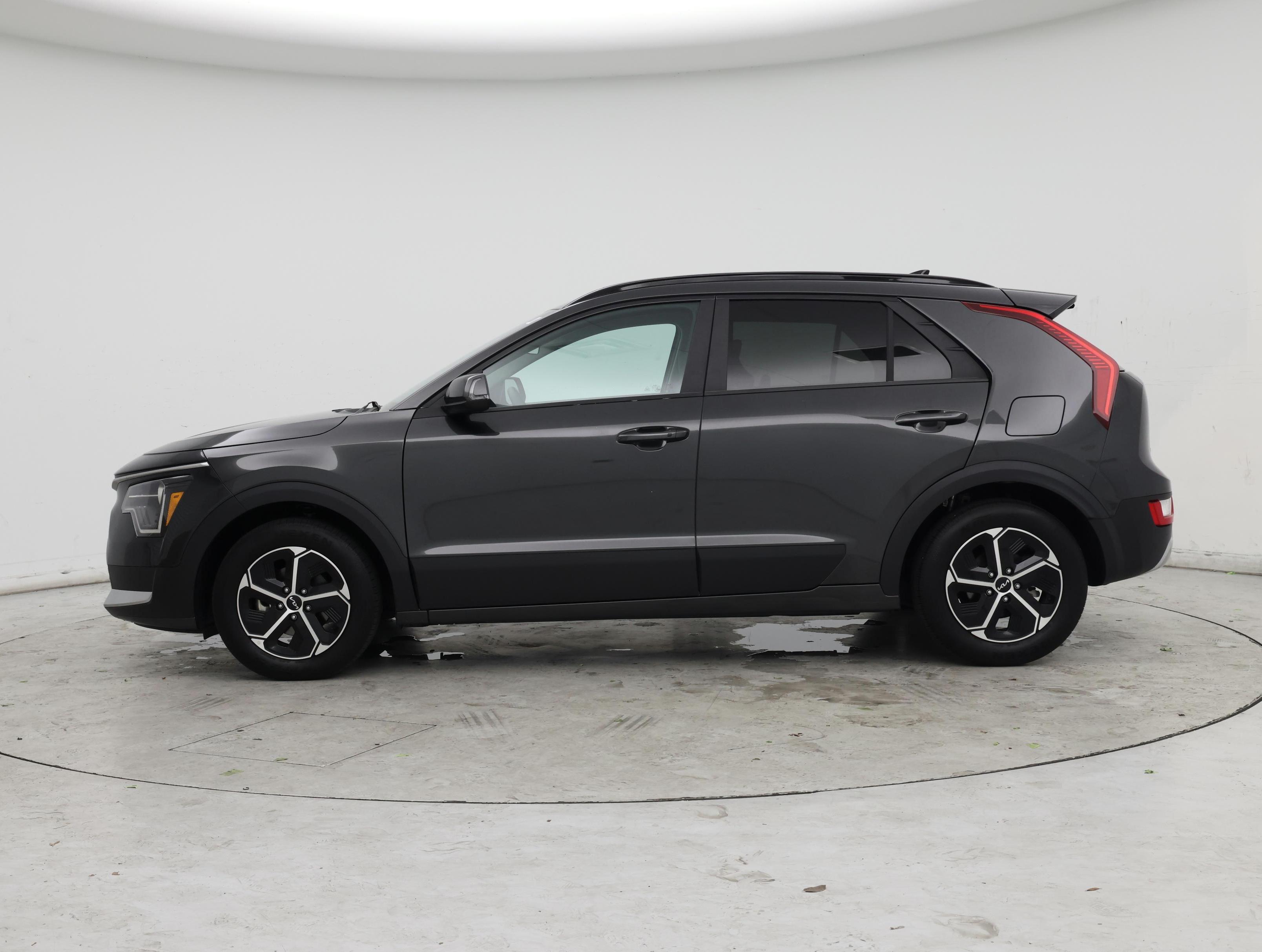 Thumbnail: 2023 Kia Niro - 3