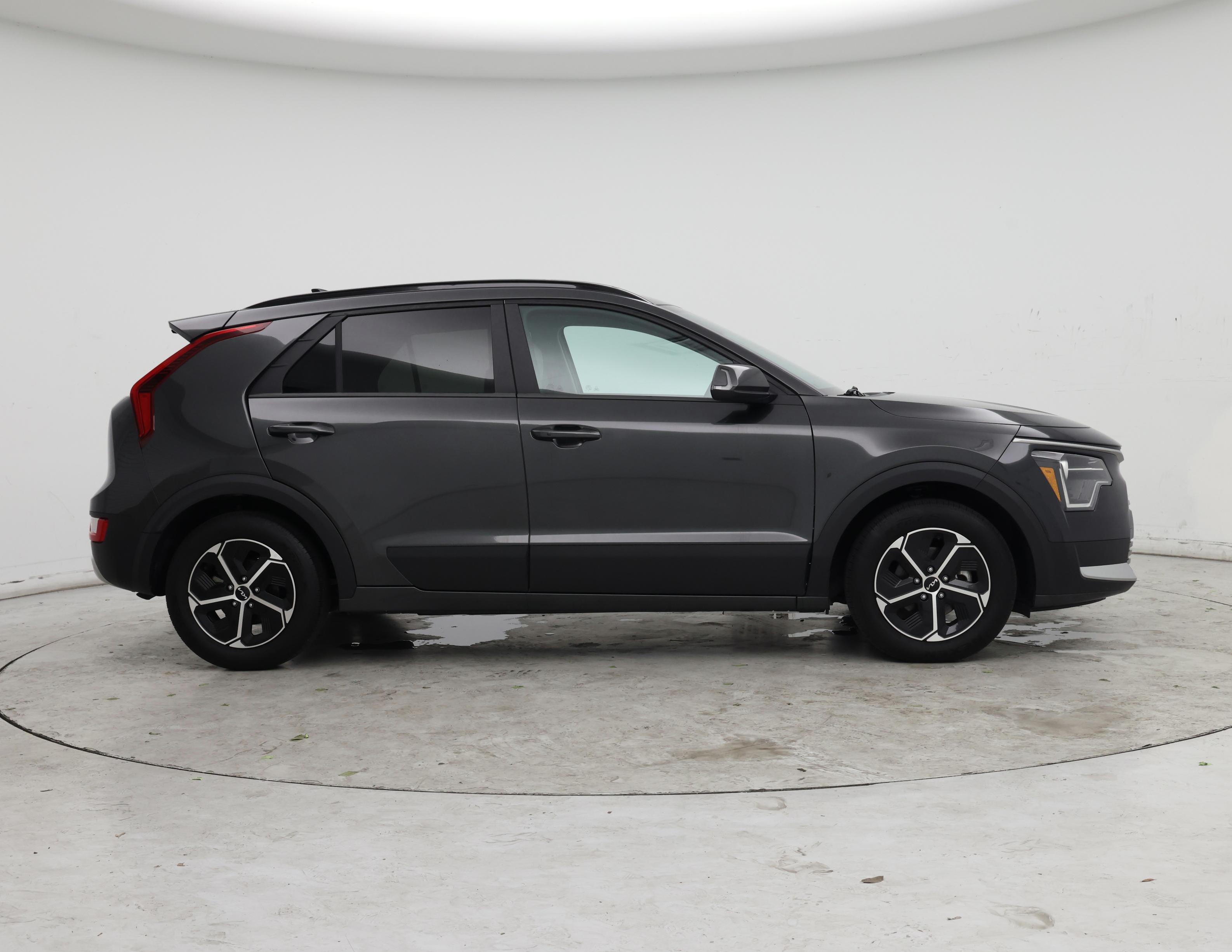 Thumbnail: 2023 Kia Niro - 7