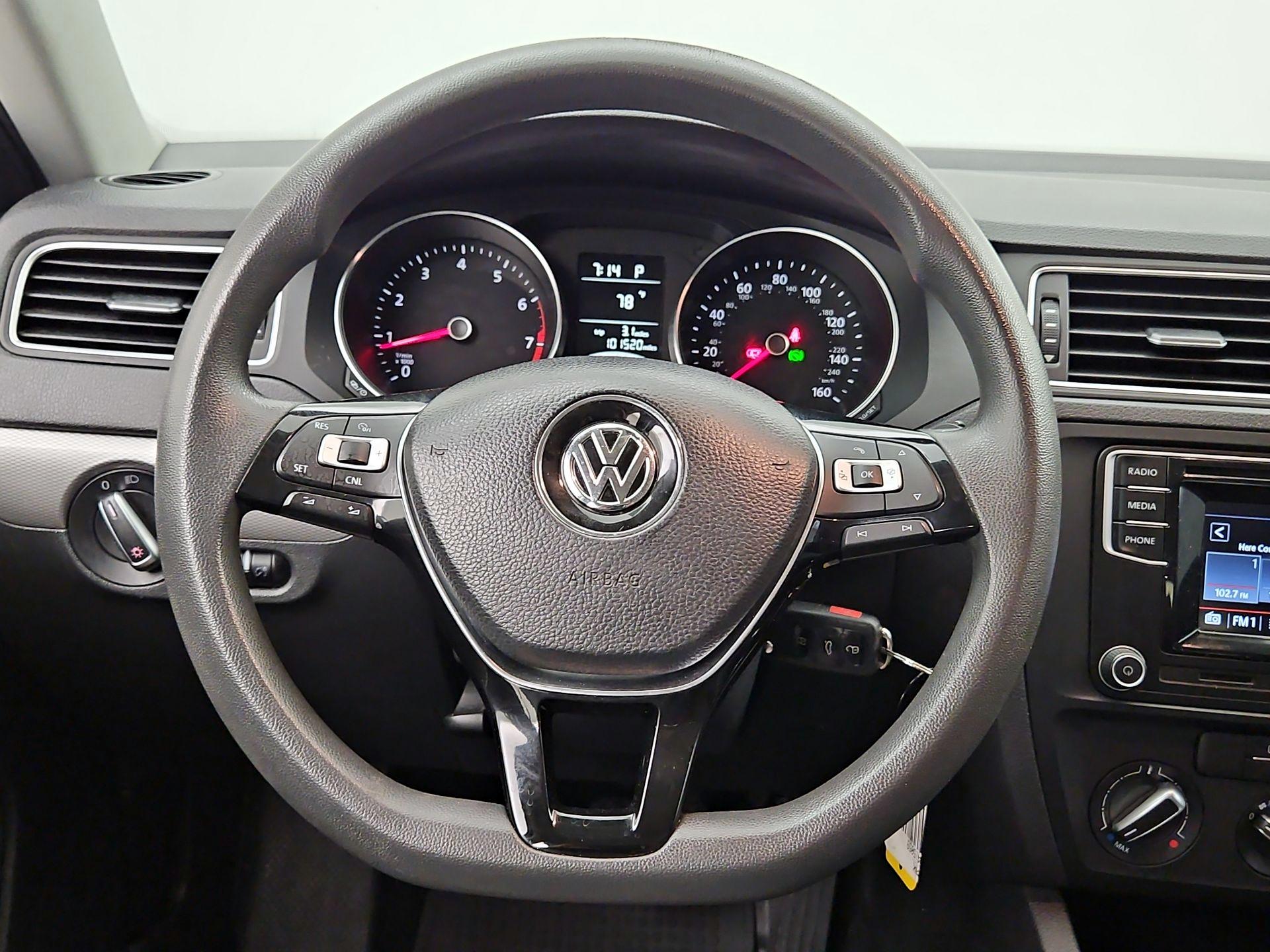 Thumbnail: 2017 Volkswagen Jetta - 10