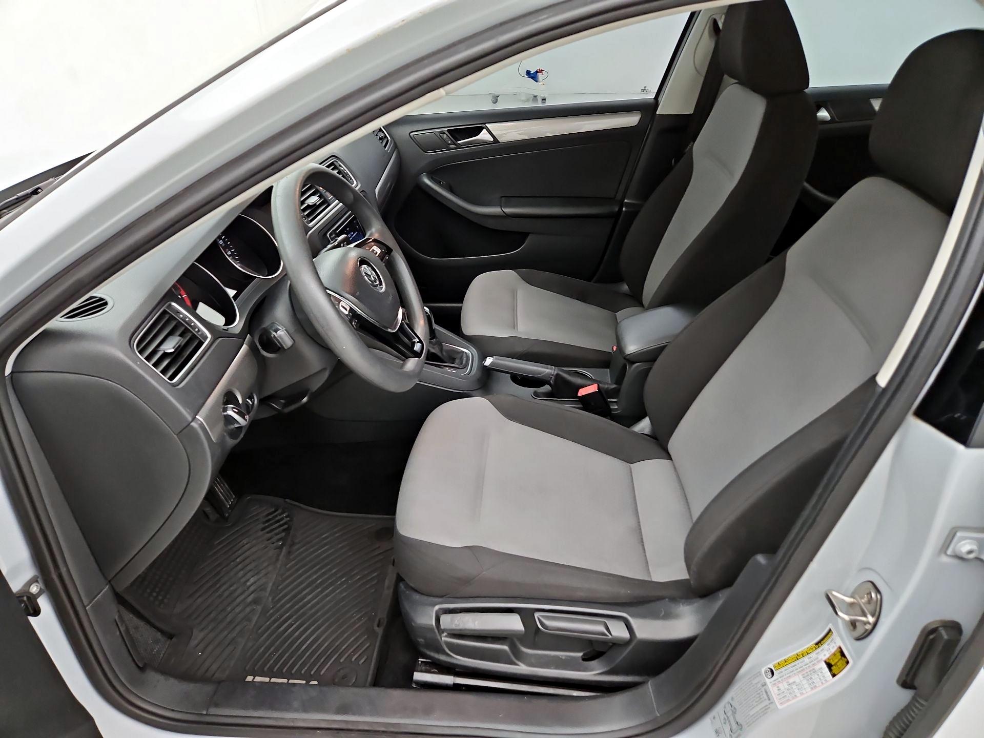 Thumbnail: 2017 Volkswagen Jetta - 11