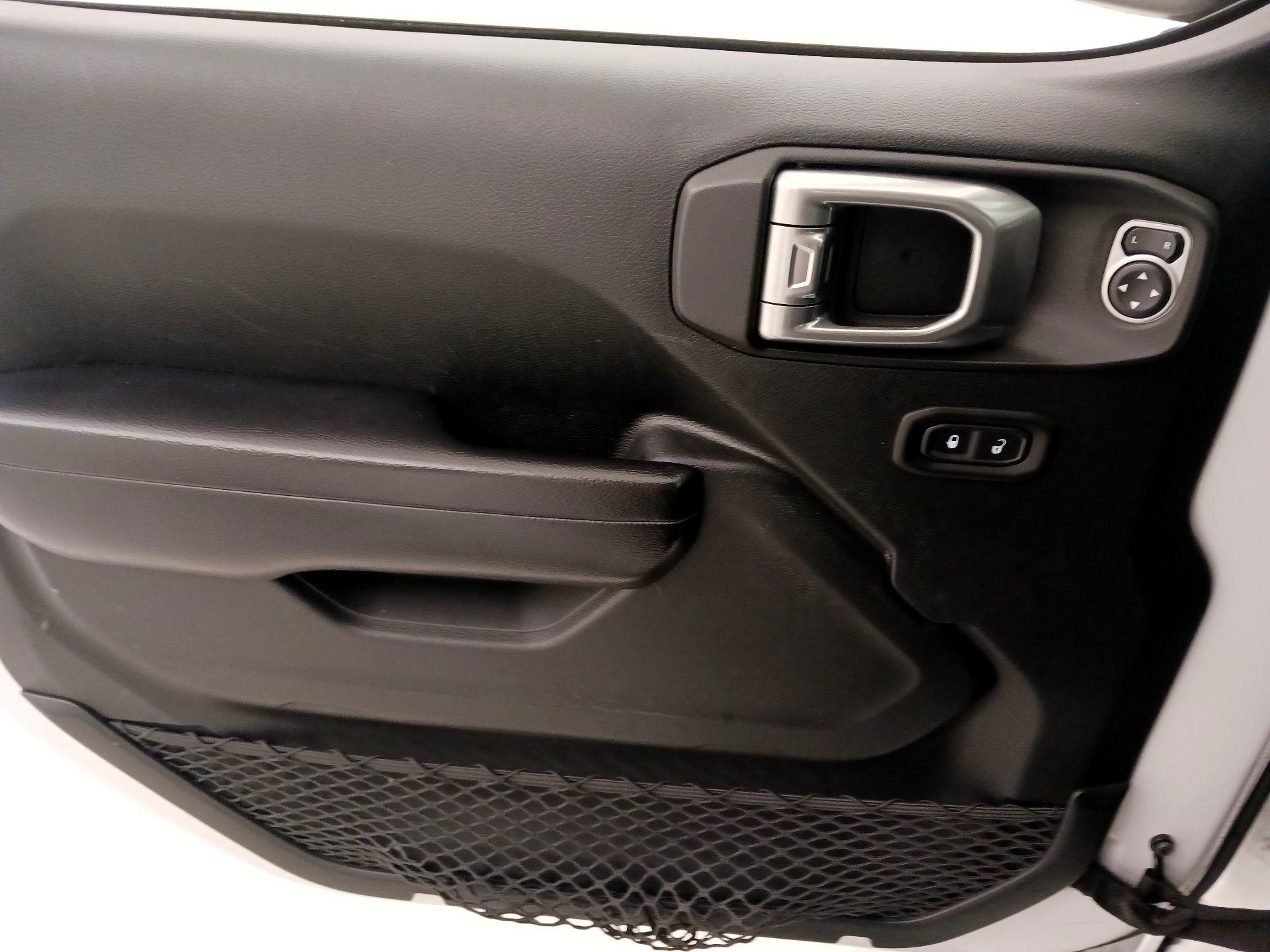 Thumbnail: 2019 Jeep Wrangler - 12
