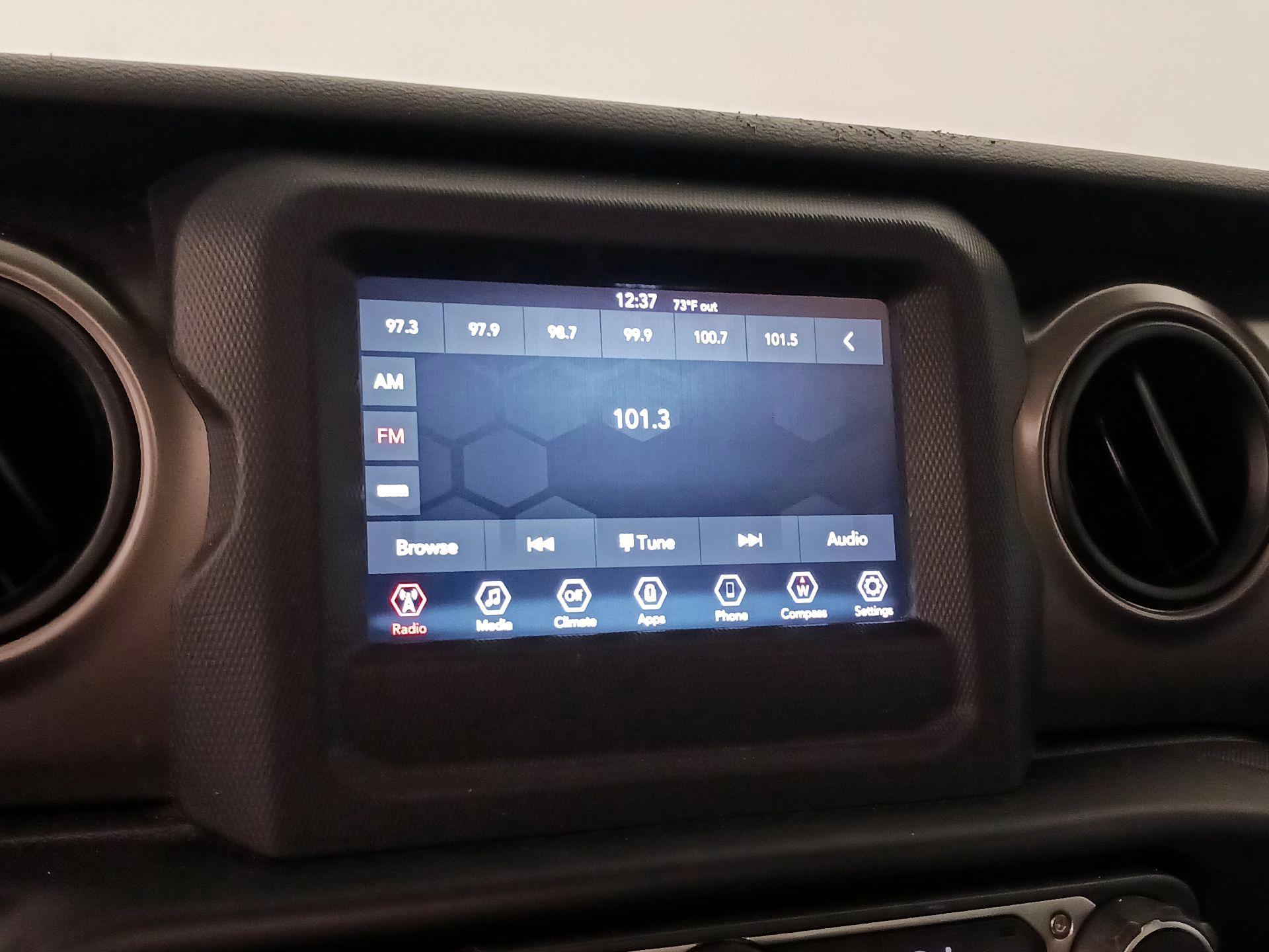 Thumbnail: 2019 Jeep Wrangler - 15