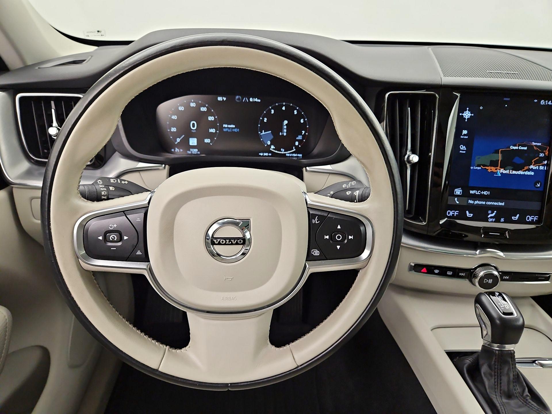 Thumbnail: 2019 Volvo XC60 - 10