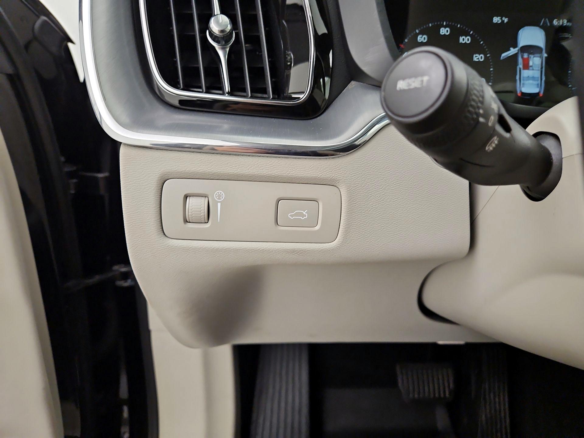 Thumbnail: 2019 Volvo XC60 - 13