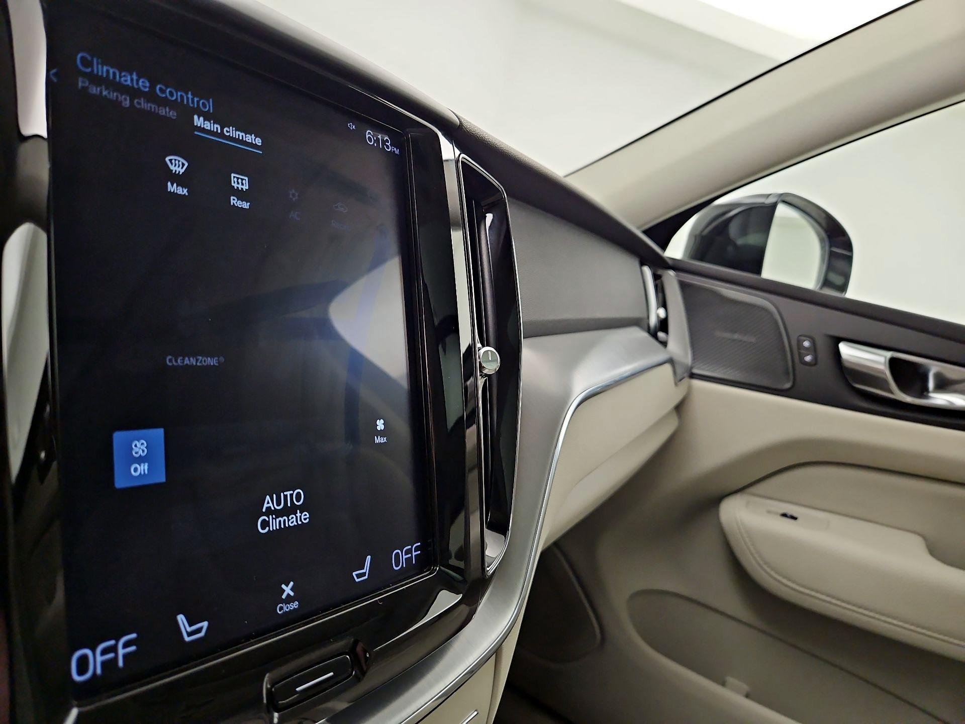 Thumbnail: 2019 Volvo XC60 - 16