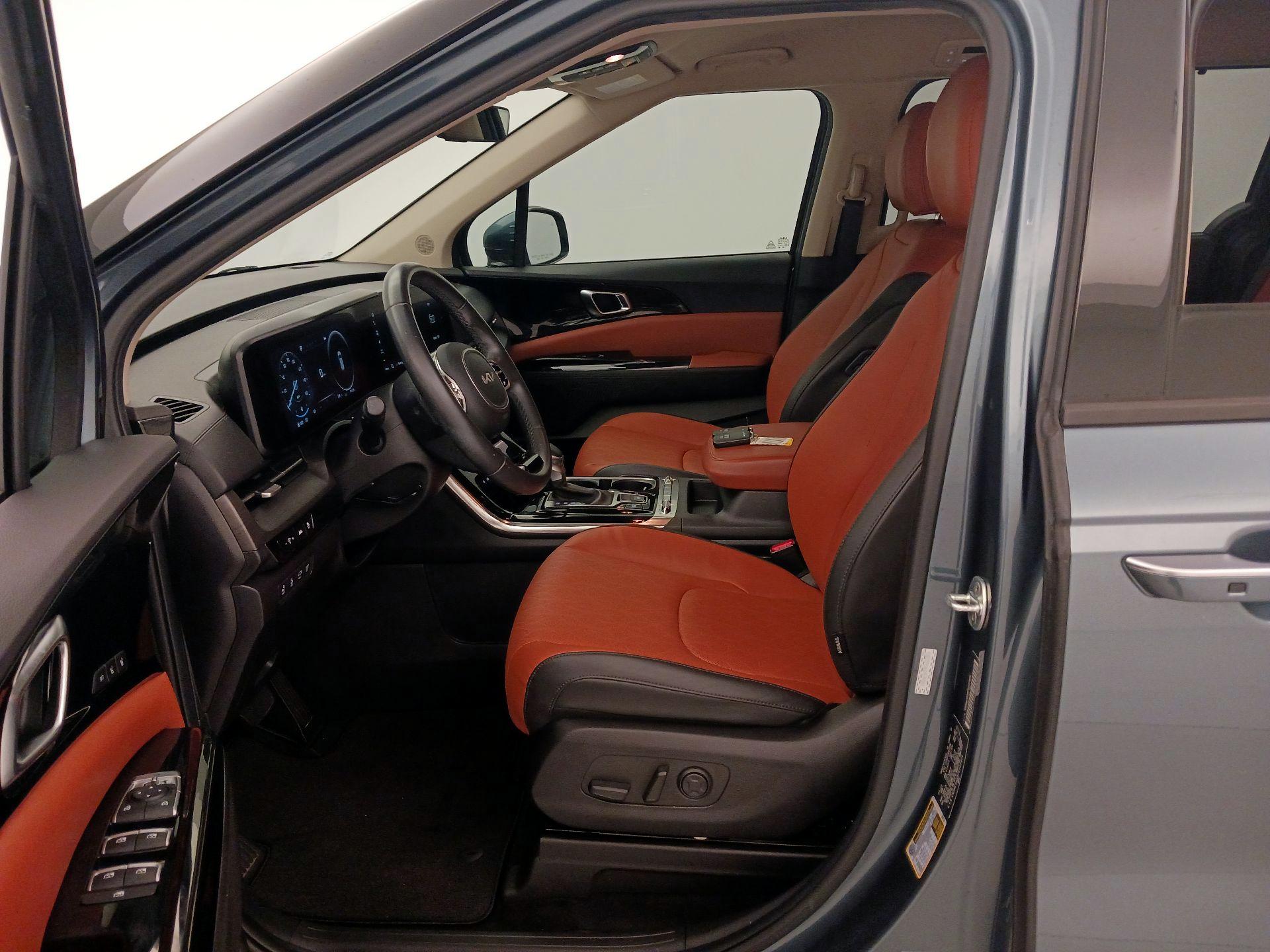Thumbnail: 2023 Kia Carnival - 11