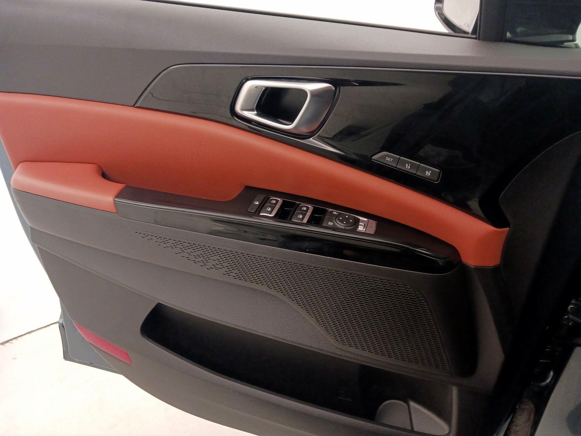 Thumbnail: 2023 Kia Carnival - 12