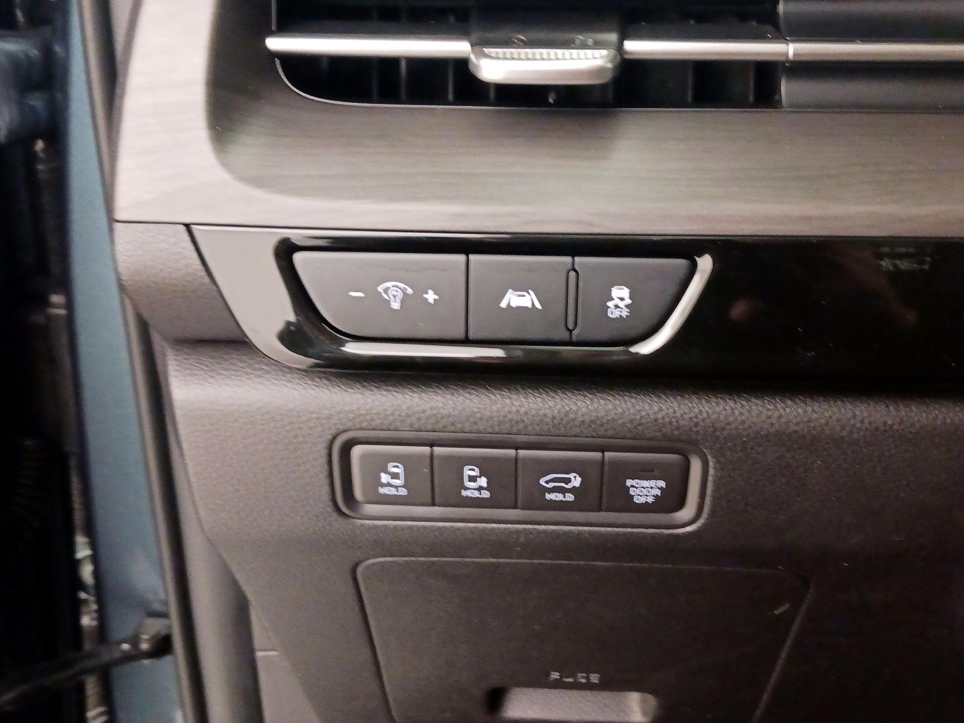 Thumbnail: 2023 Kia Carnival - 13