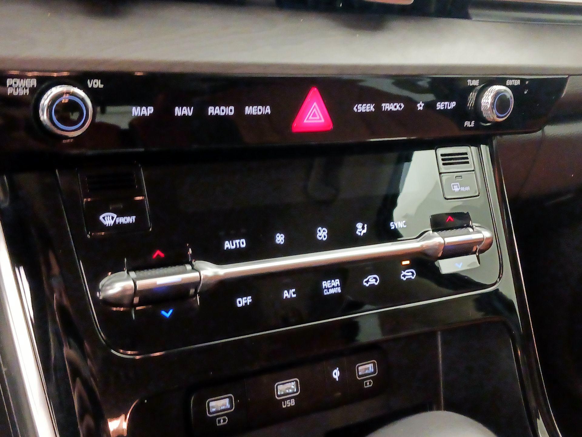 Thumbnail: 2023 Kia Carnival - 17