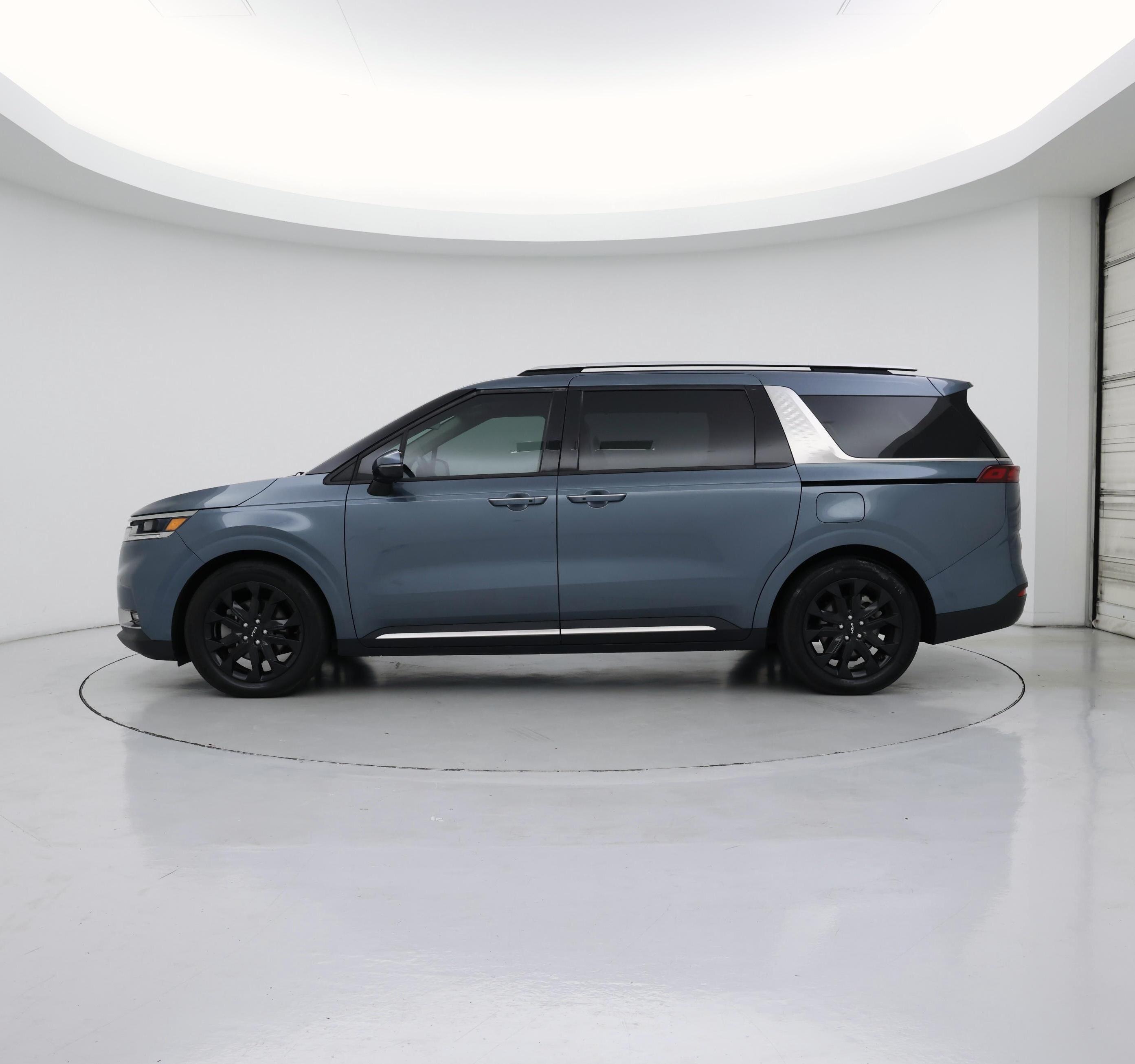 Thumbnail: 2023 Kia Carnival - 3