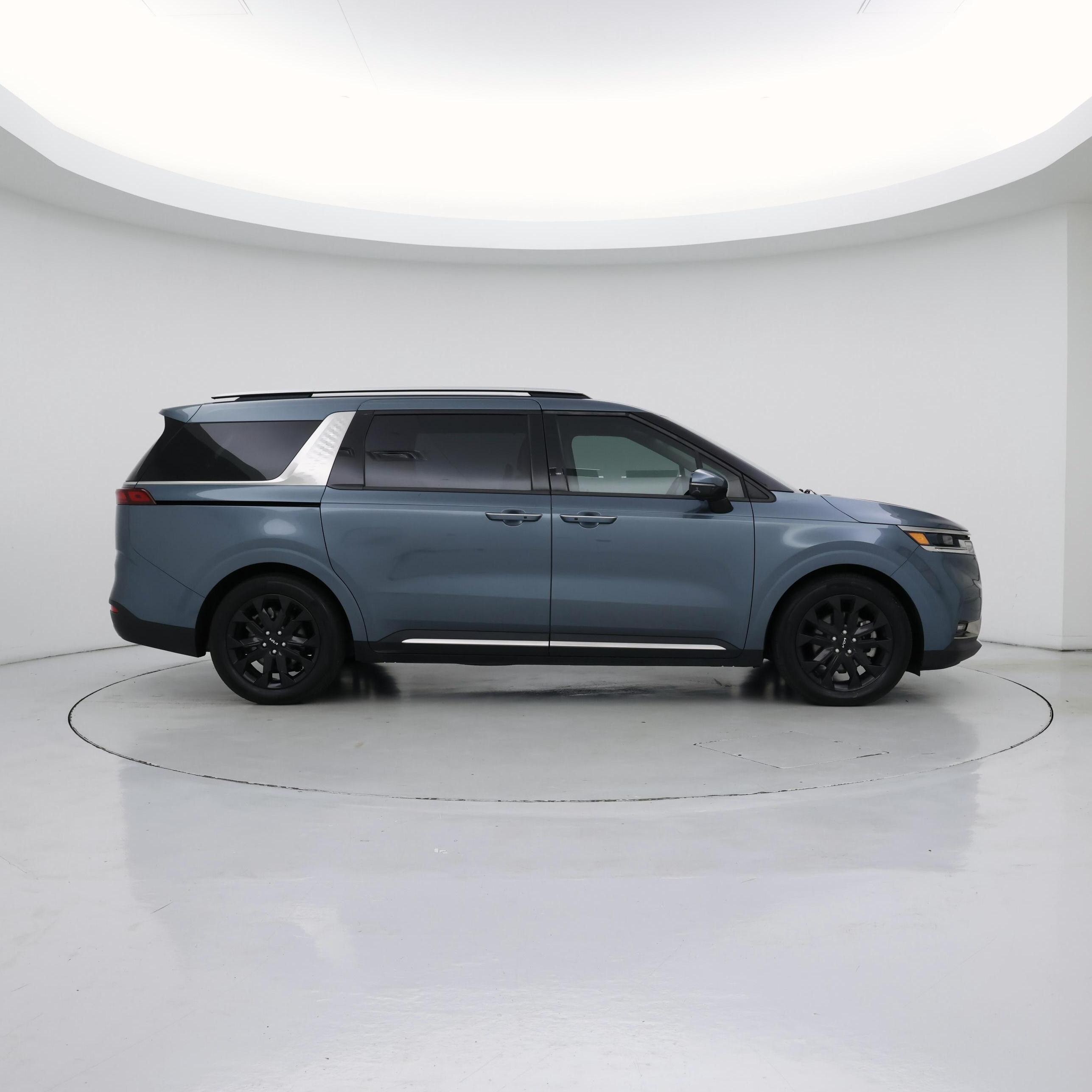 Thumbnail: 2023 Kia Carnival - 7