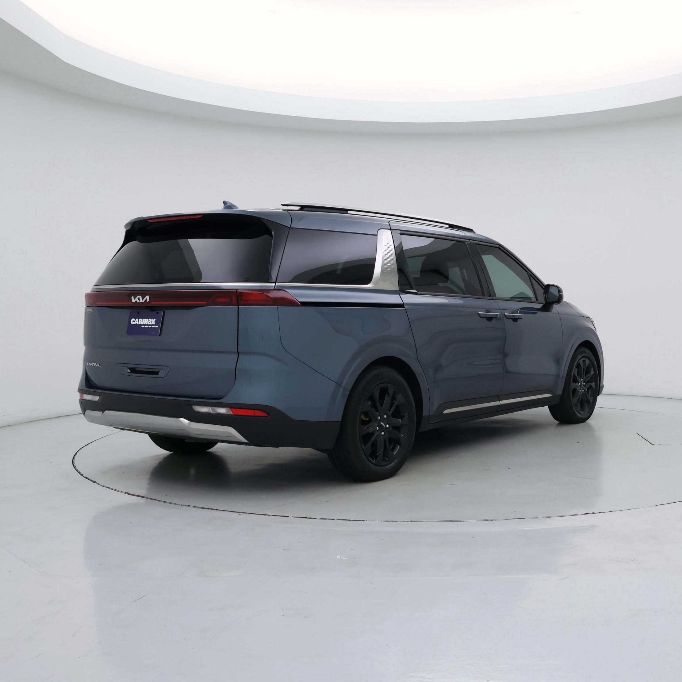 Thumbnail: 2023 Kia Carnival - 8