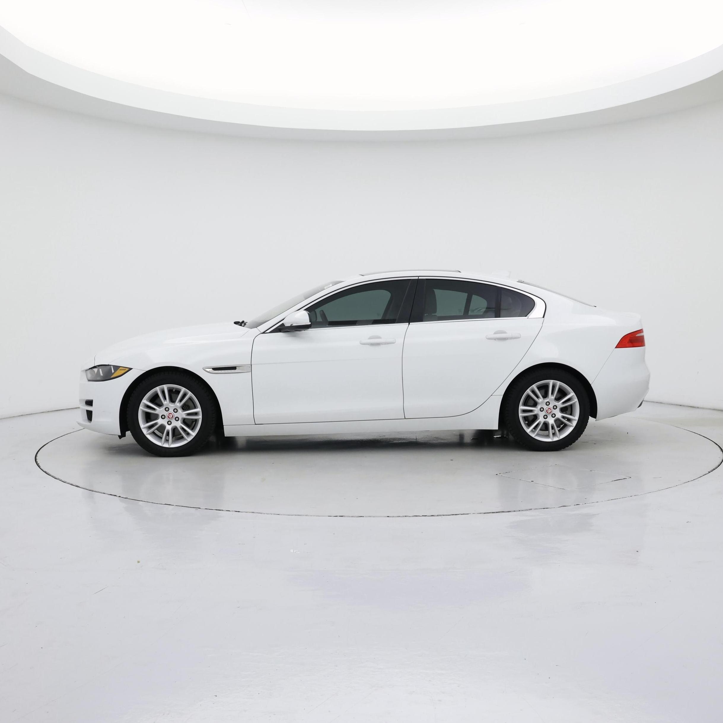 Thumbnail: 2019 Jaguar XE - 3