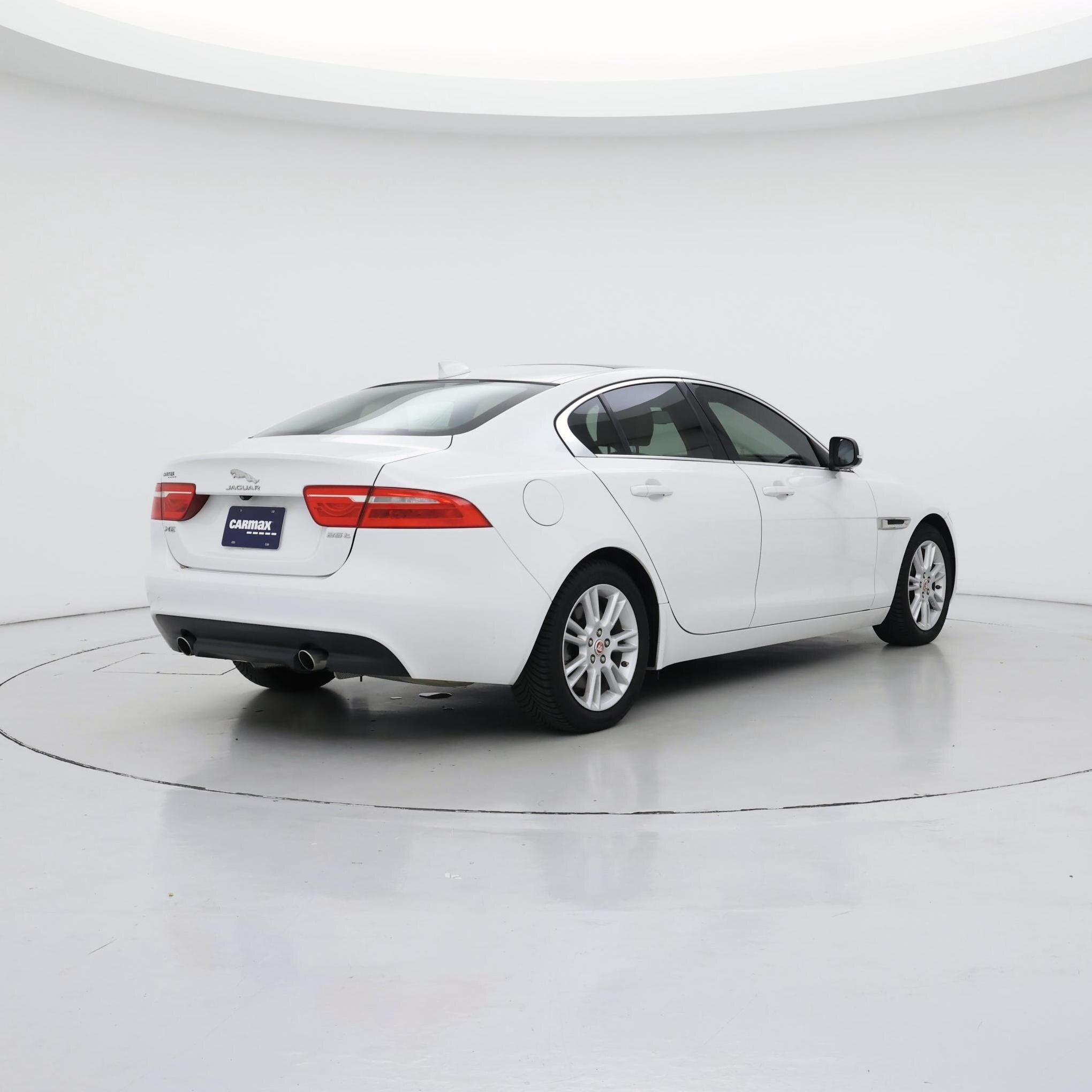 Thumbnail: 2019 Jaguar XE - 8