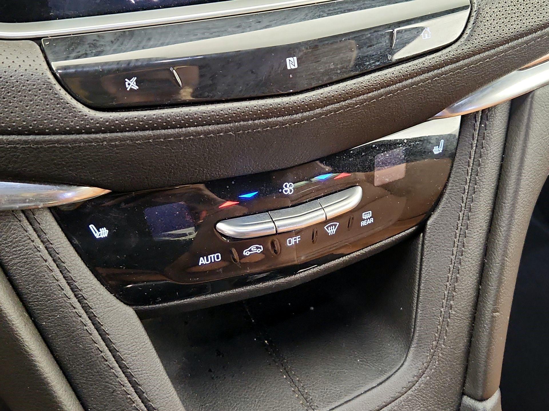 Thumbnail: 2021 Cadillac XT5 - 16
