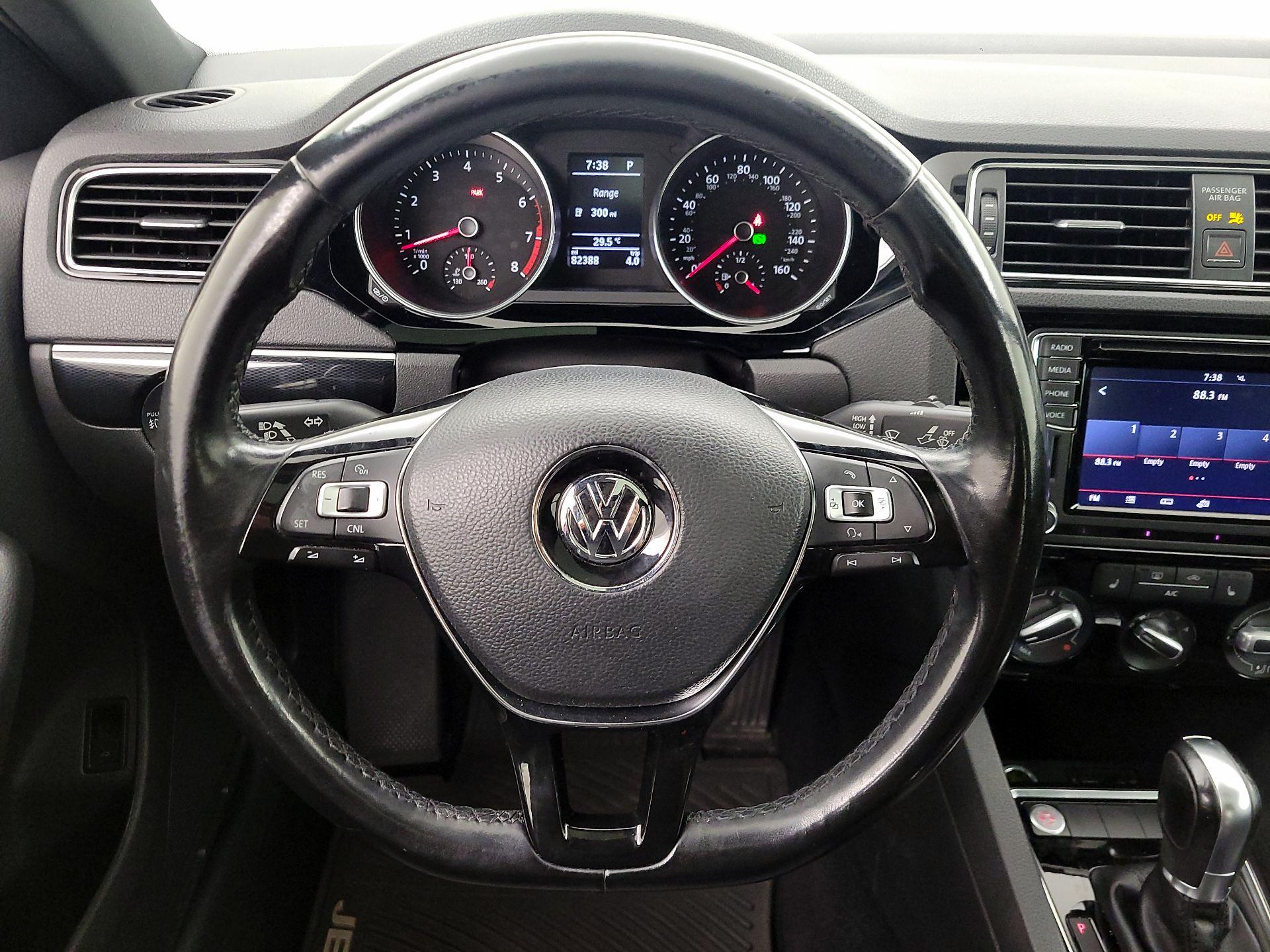 Thumbnail: 2018 Volkswagen Jetta - 10