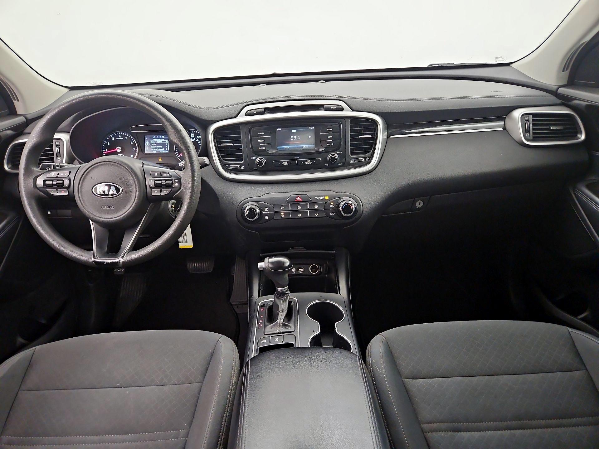 Thumbnail: 2017 Kia Sorento - 9