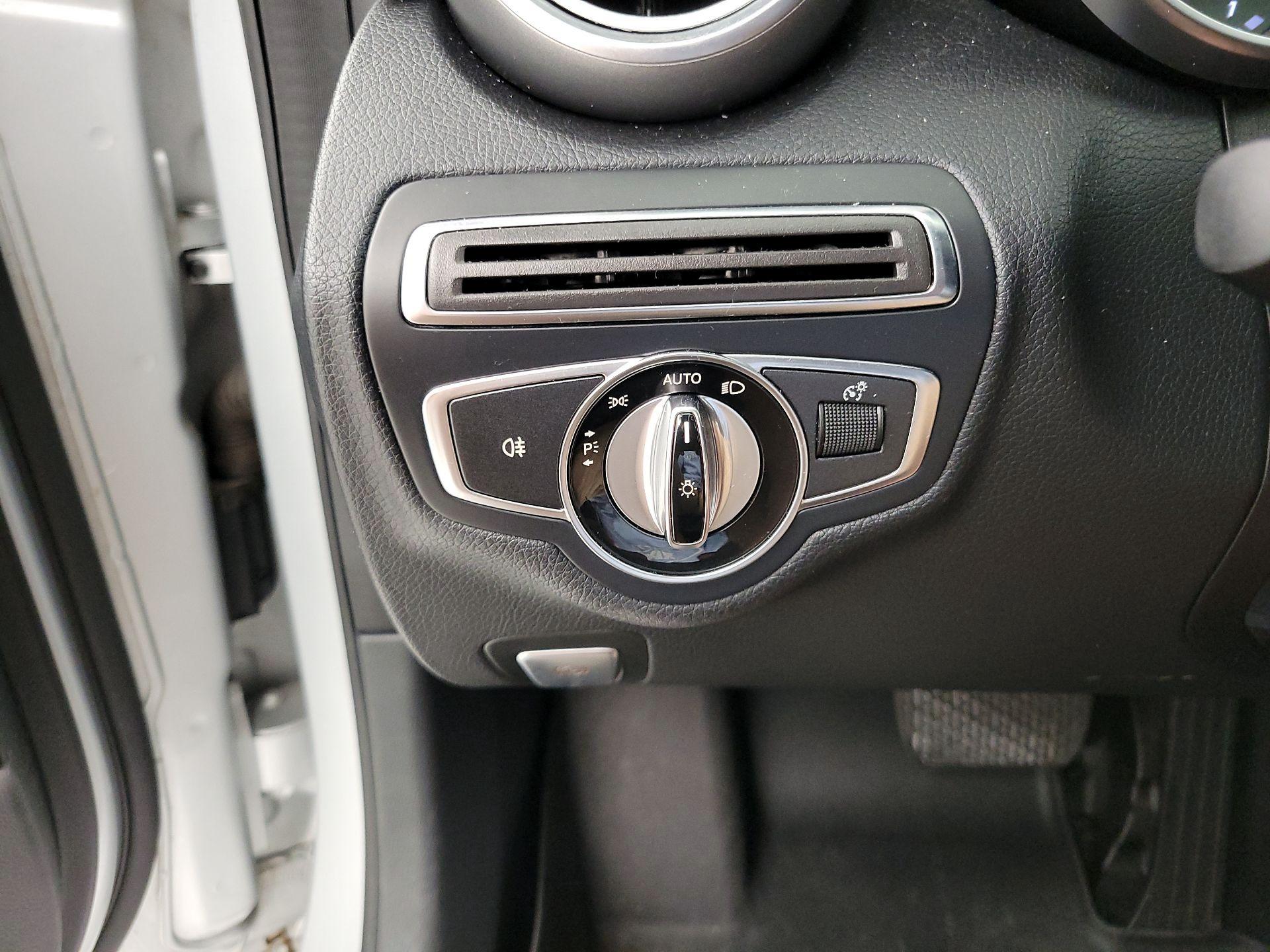 Thumbnail: 2016 Mercedes-Benz C-Class - 13