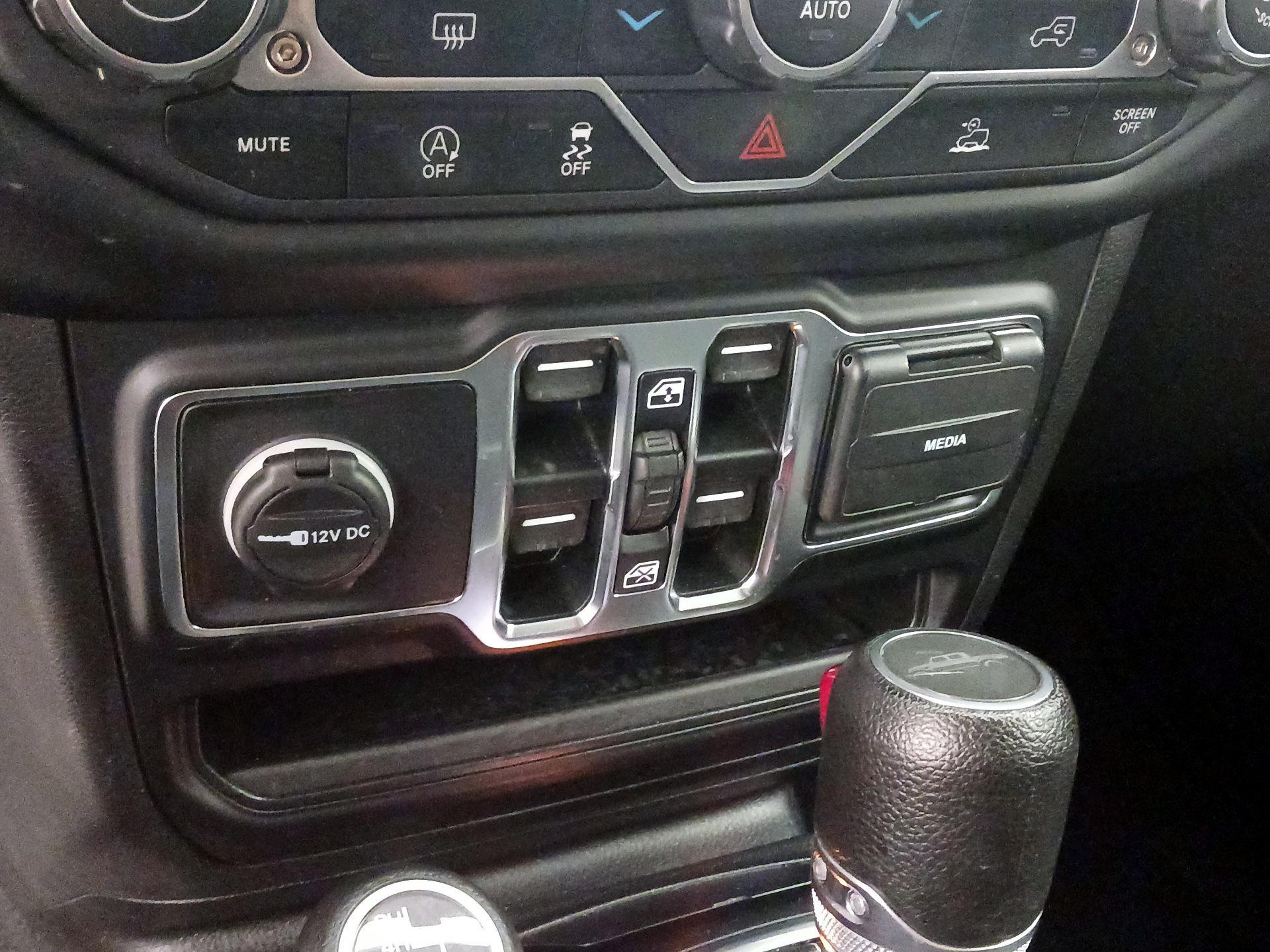 Thumbnail: 2023 Jeep Gladiator - 19