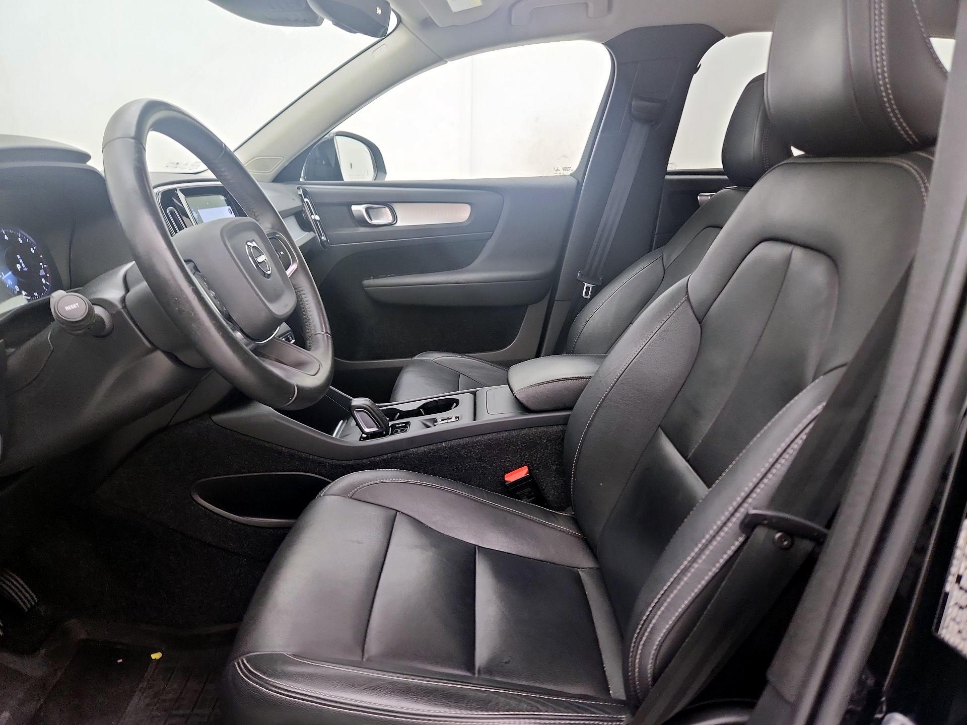 Thumbnail: 2021 Volvo XC40 - 11