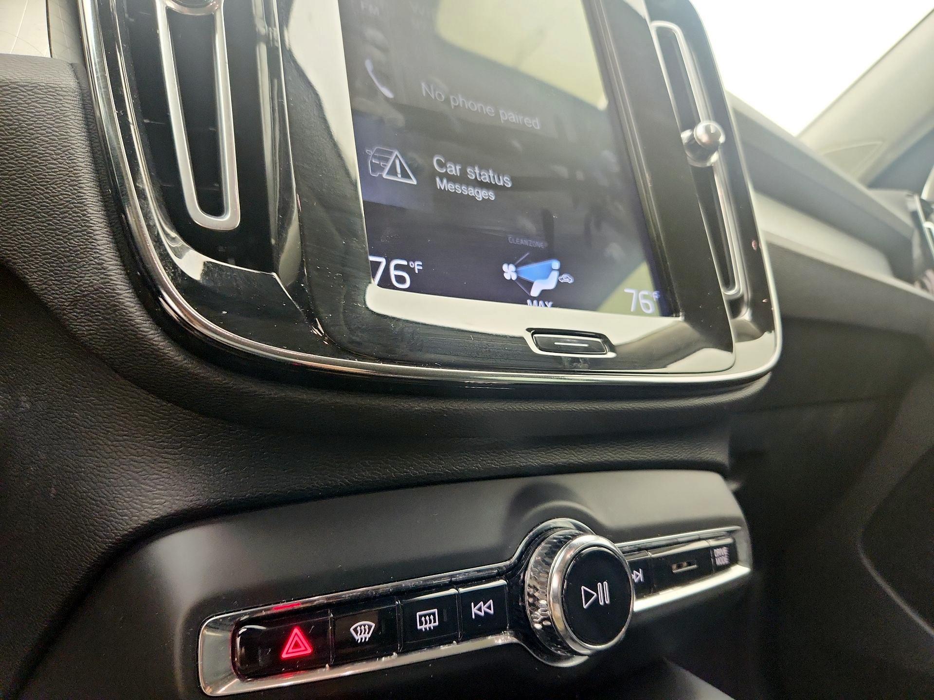 Thumbnail: 2021 Volvo XC40 - 17