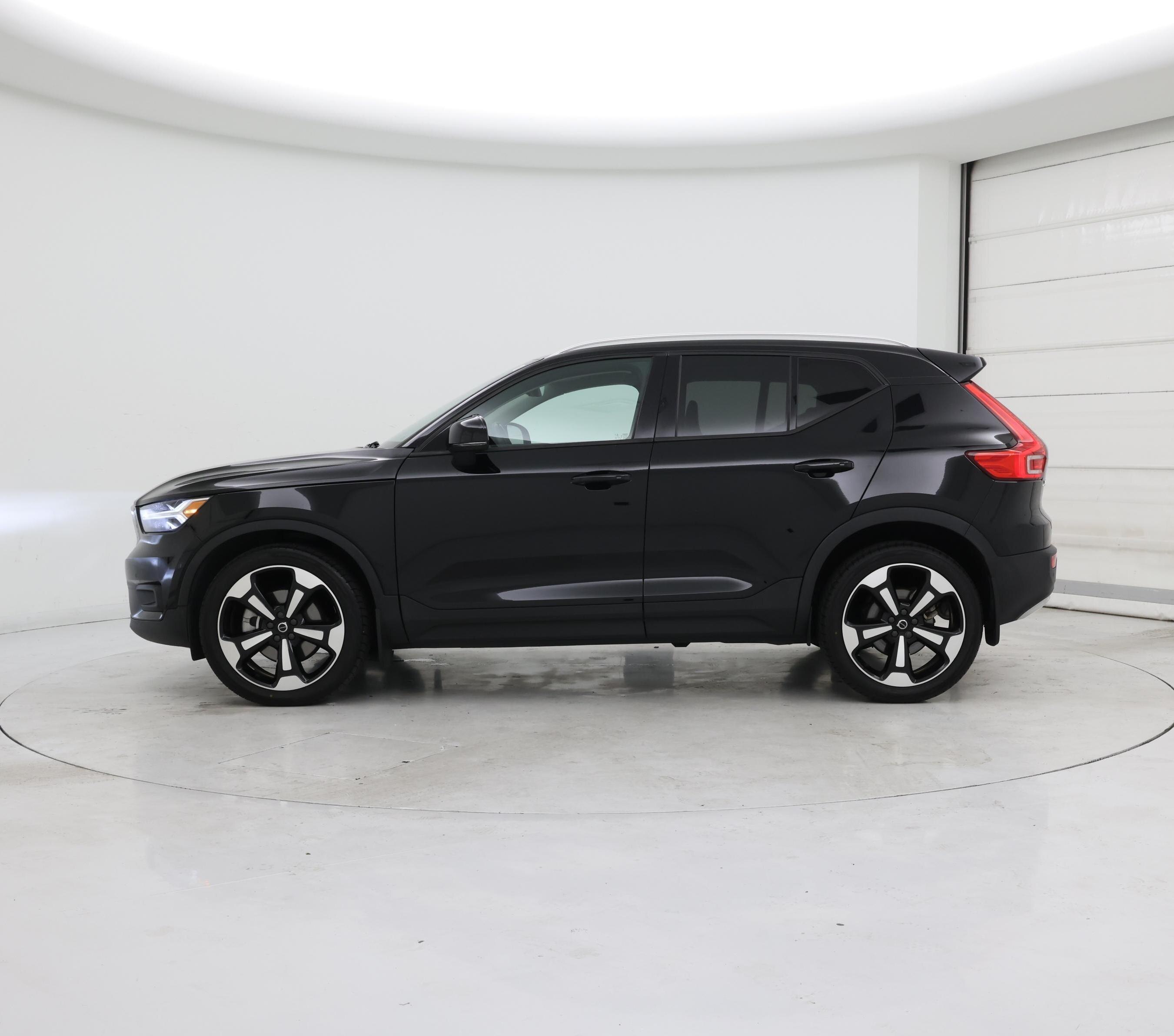 Thumbnail: 2021 Volvo XC40 - 3