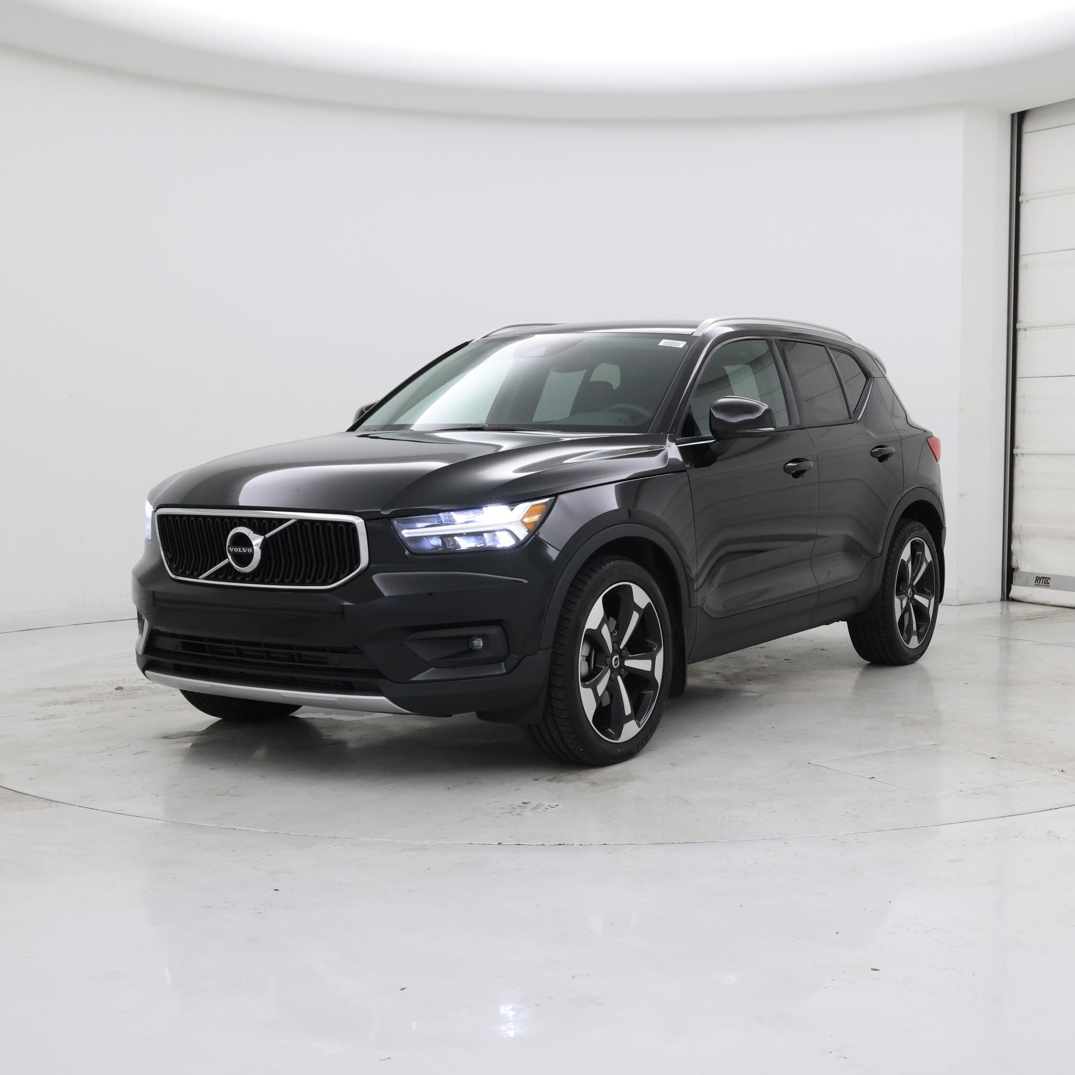Thumbnail: 2021 Volvo XC40 - 4
