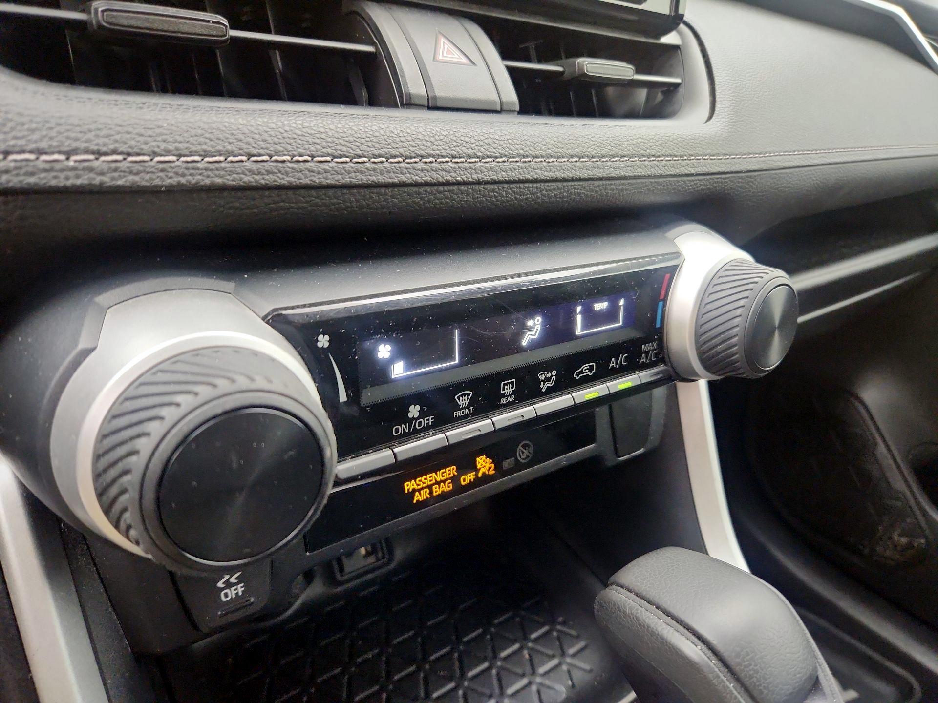Thumbnail: 2019 Toyota RAV4 - 16