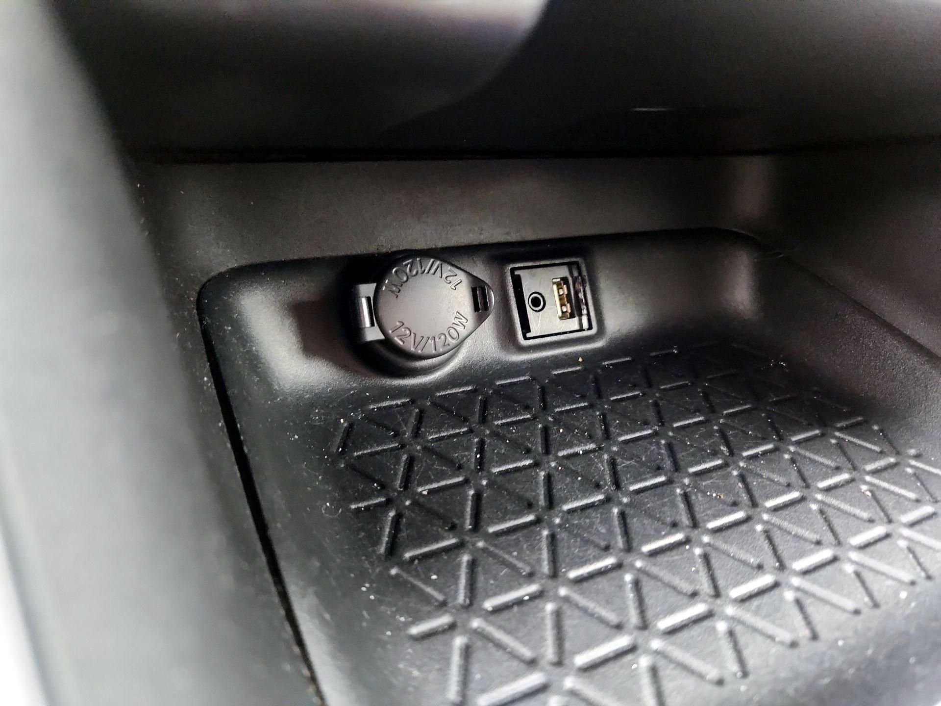 Thumbnail: 2019 Toyota RAV4 - 18
