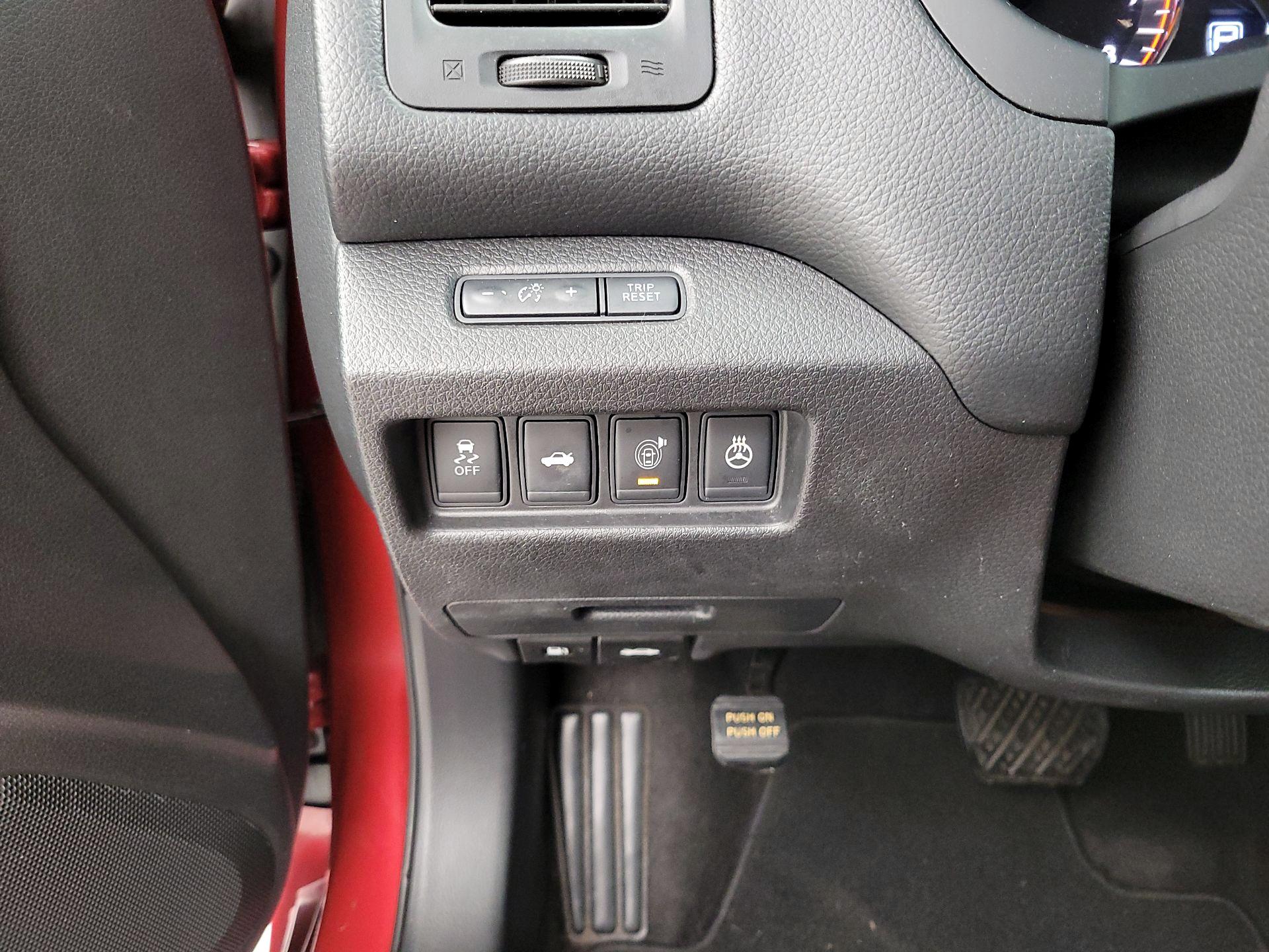 Thumbnail: 2013 Nissan Altima - 13