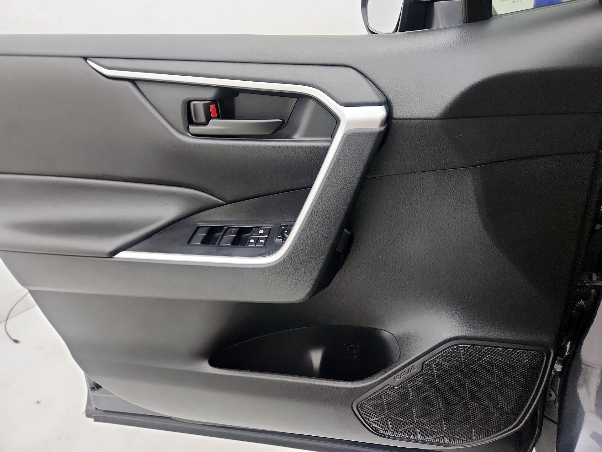 Thumbnail: 2022 Toyota RAV4 - 12