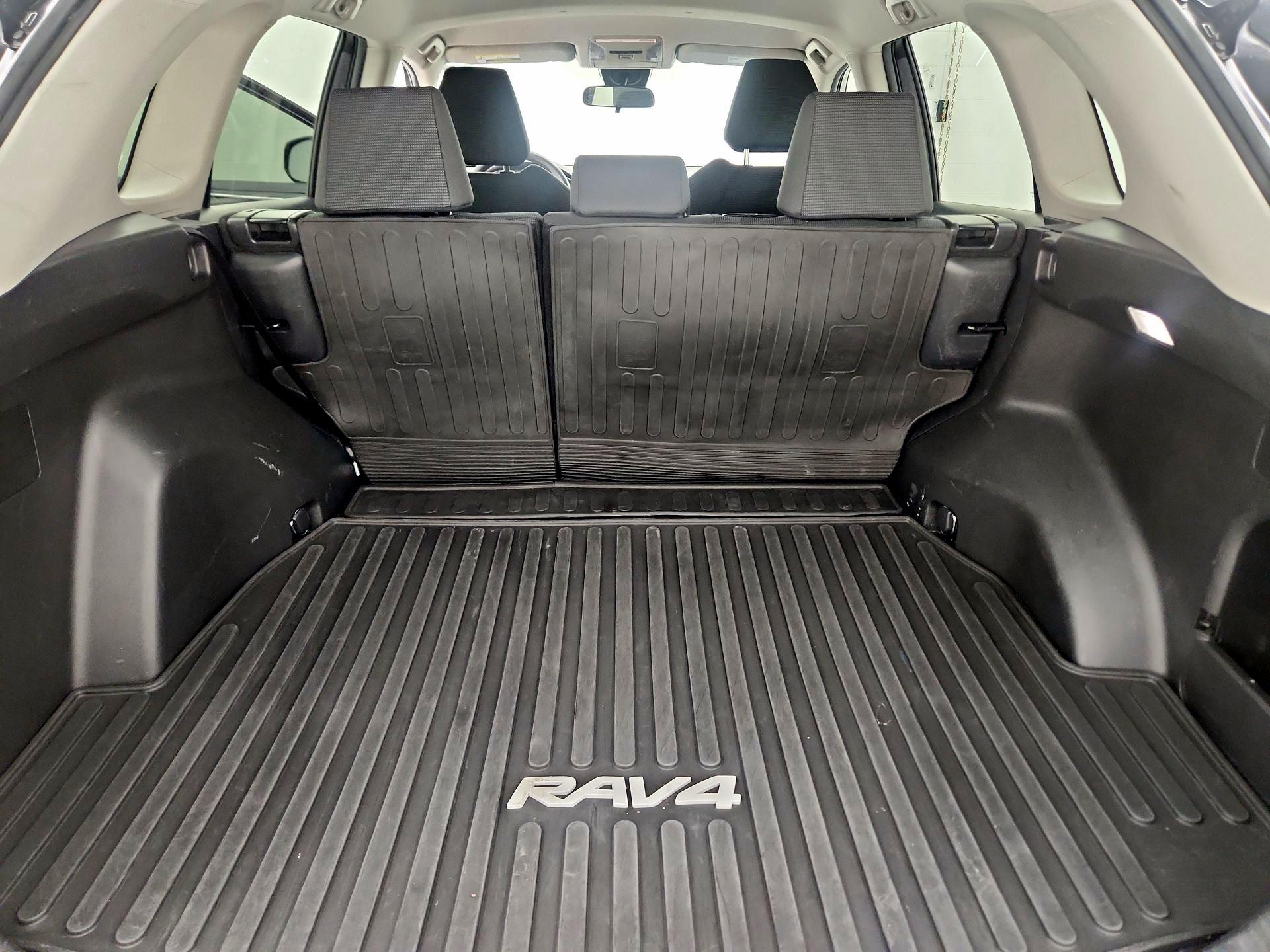 Thumbnail: 2022 Toyota RAV4 - 20