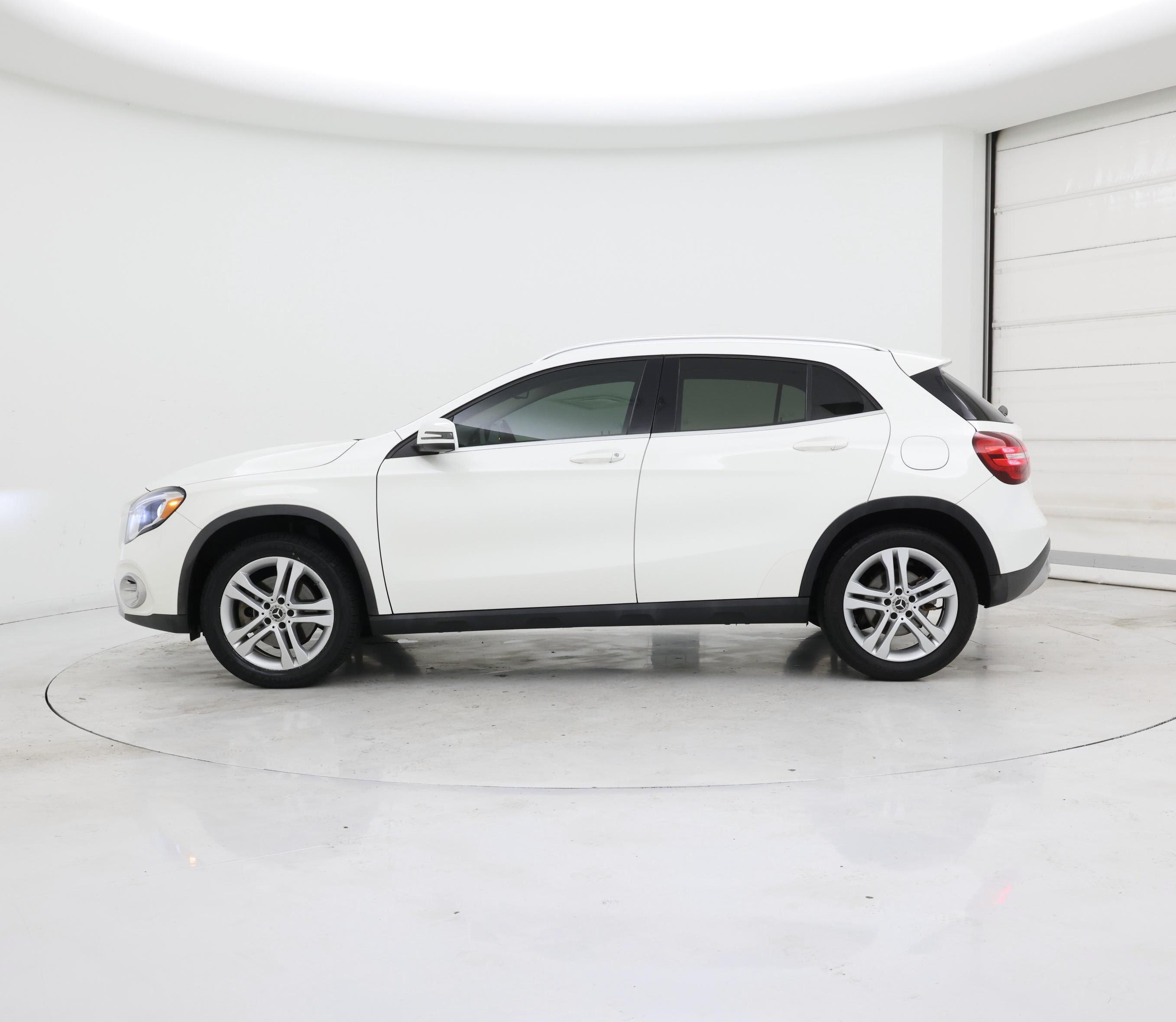 Thumbnail: 2020 Mercedes-Benz GLA - 3