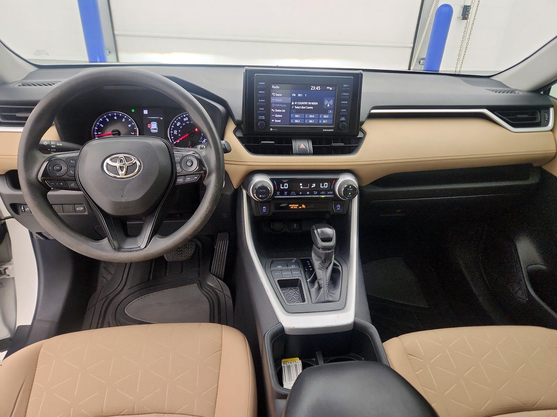 Thumbnail: 2022 Toyota RAV4 - 9