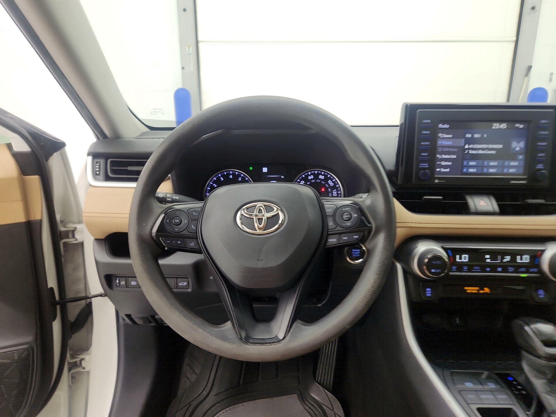 Thumbnail: 2022 Toyota RAV4 - 10