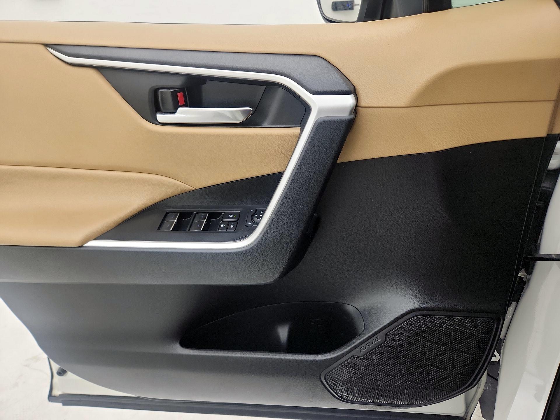 Thumbnail: 2022 Toyota RAV4 - 12