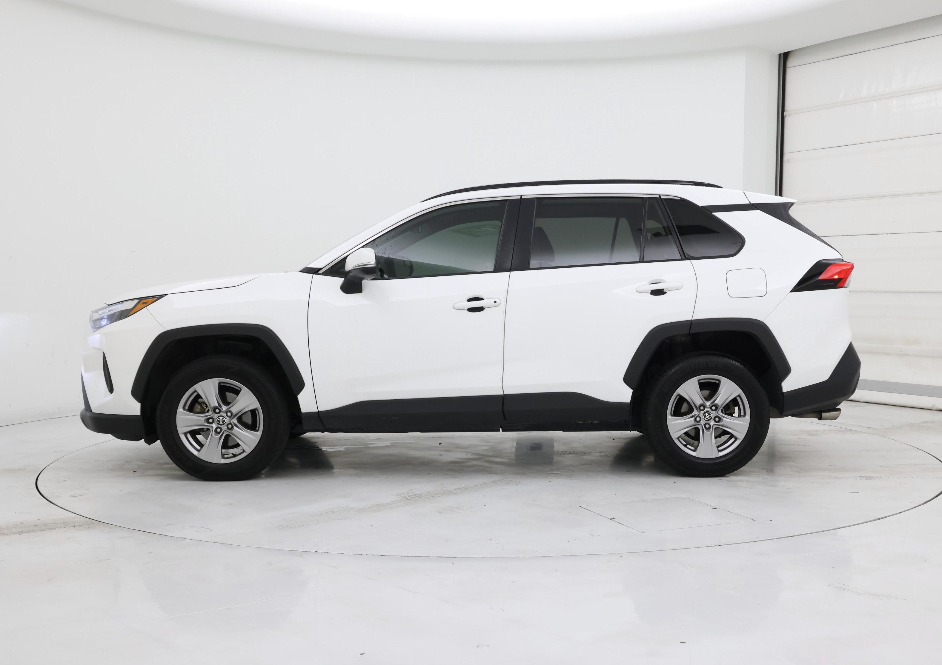 Thumbnail: 2022 Toyota RAV4 - 3